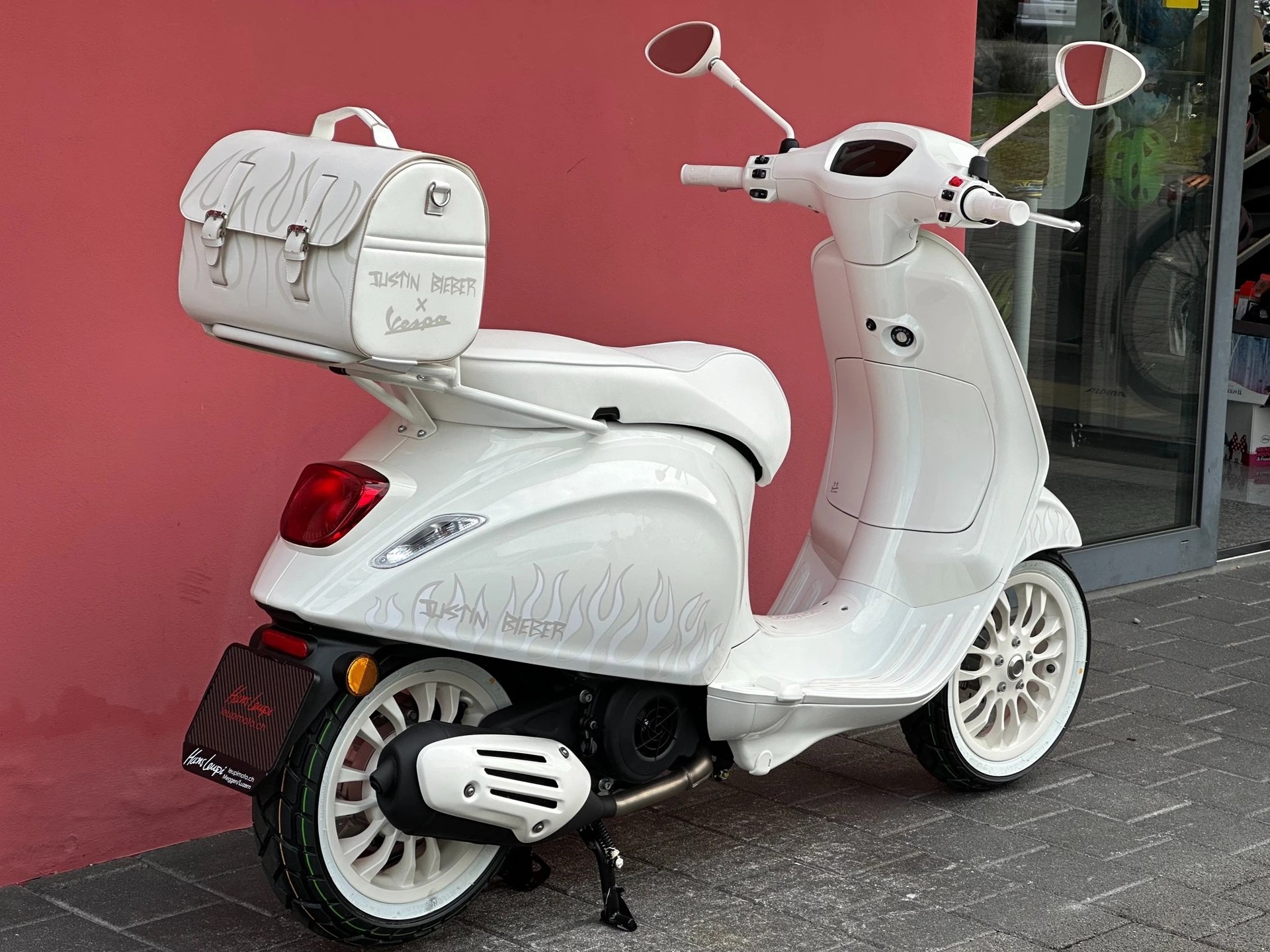 PIAGGIO Justin Bieber x Vespa - Sprint 125 ABS-showroom-element-1