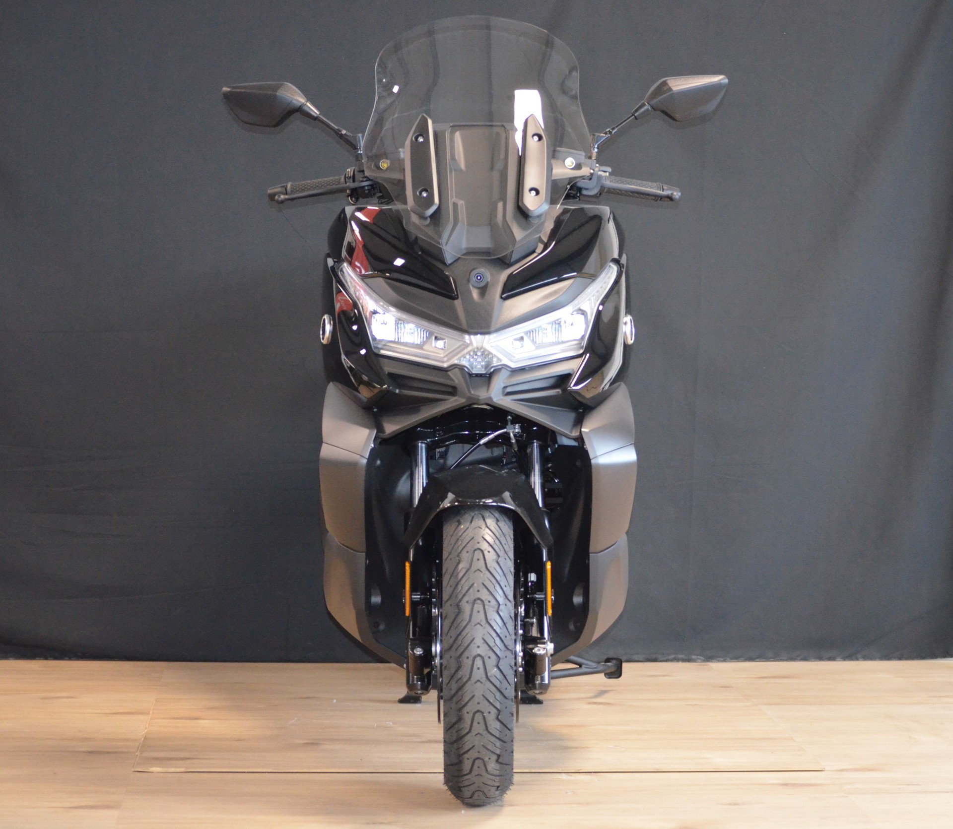 VOGE SR4 MAX-showroom-element-2