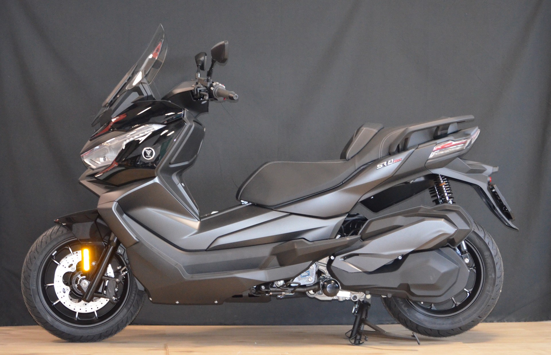 VOGE SR4 MAX-showroom-element-1