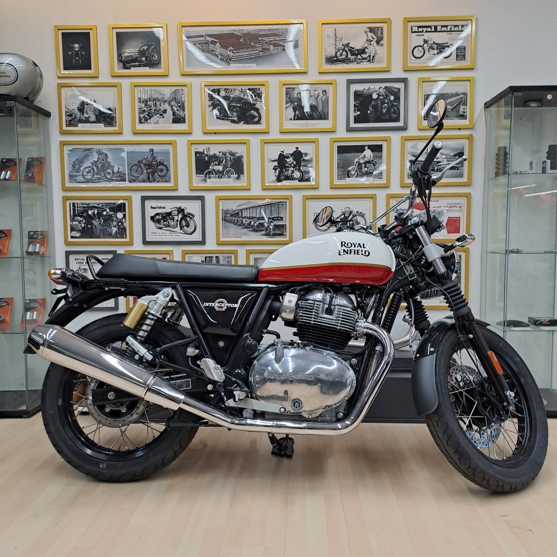 ROYAL ENFIELD Interceptor 650 Standard
