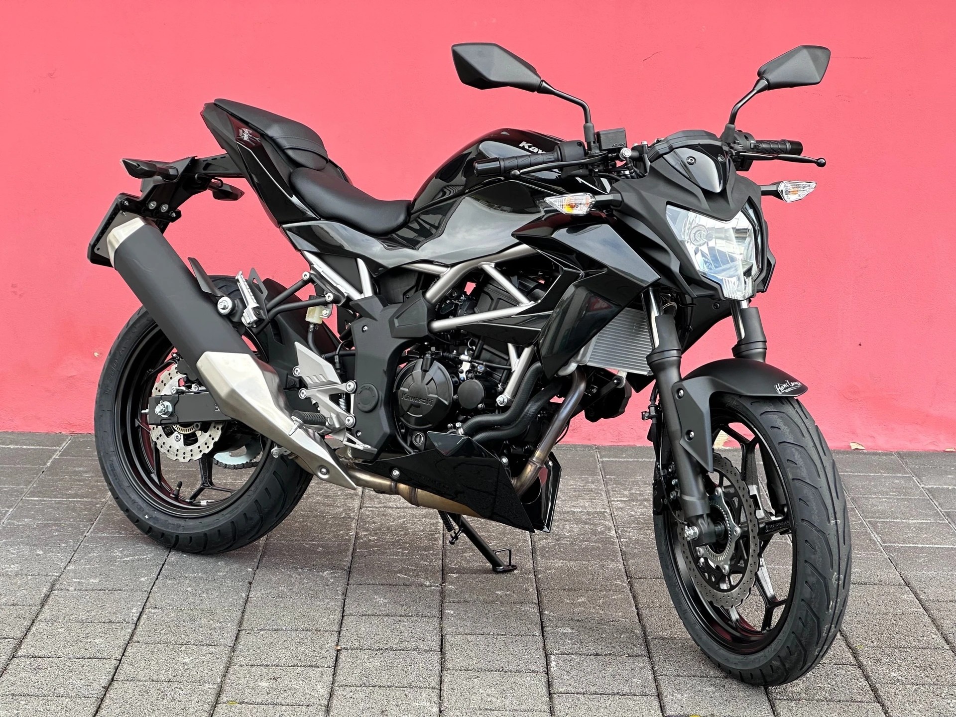 KAWASAKI Z 125 ''BLACK EDITION''-showroom-element-1