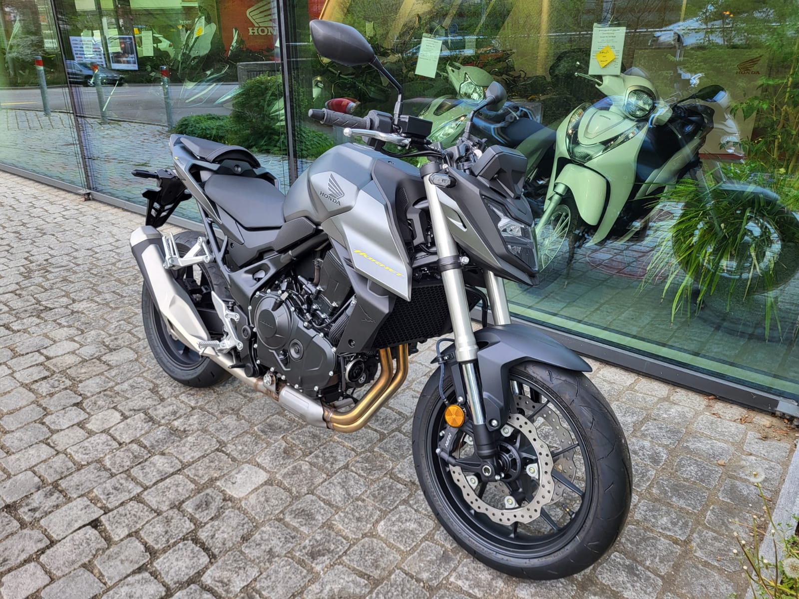 HONDA CB 750 Hornet-showroom-element-3