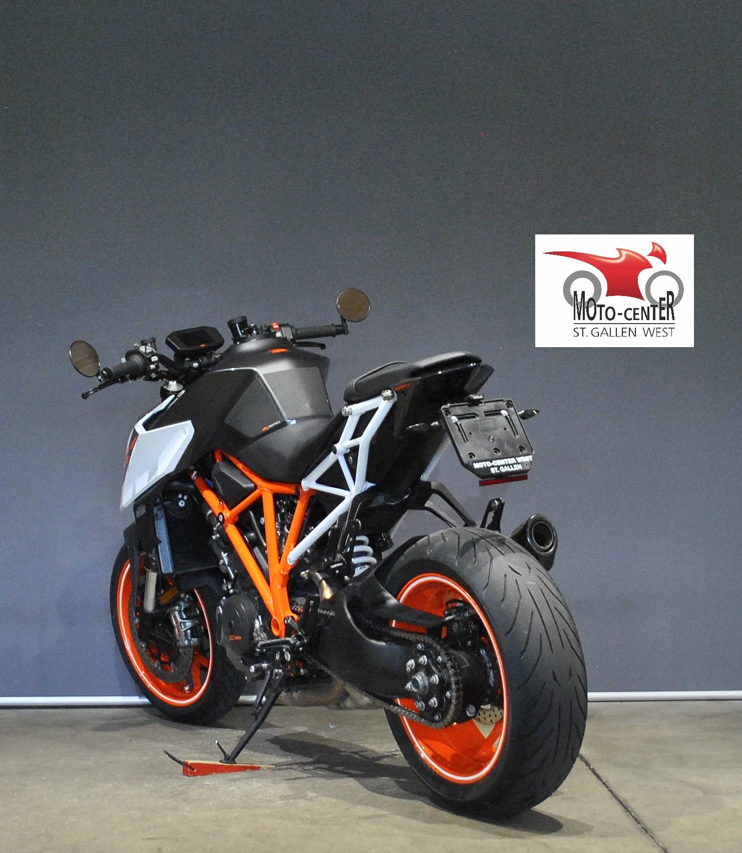 KTM 1290 Super Duke R-showroom-element-3