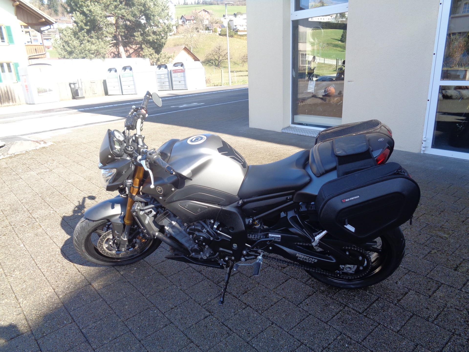 YAMAHA FZ8