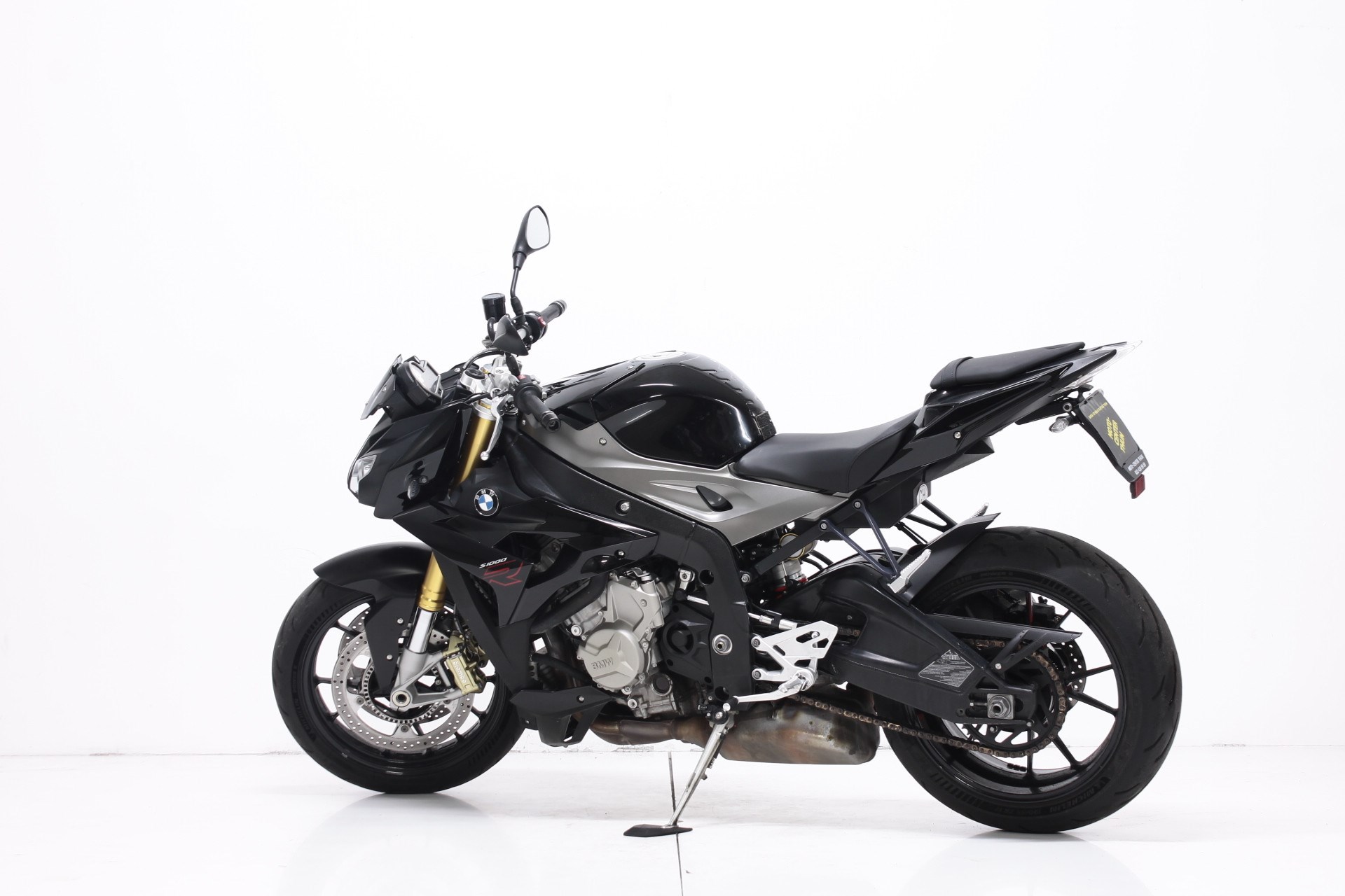 BMW S 1000 R-showroom-element-3