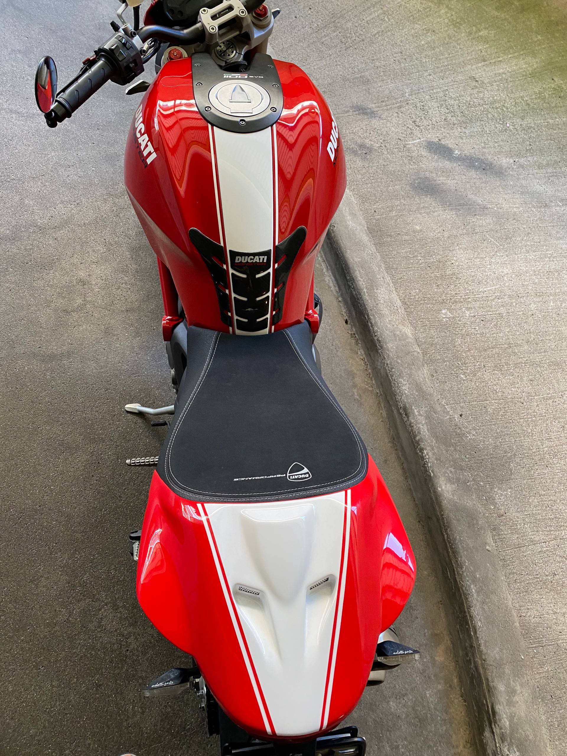 DUCATI Monster 1100 EVO ABS-image-4