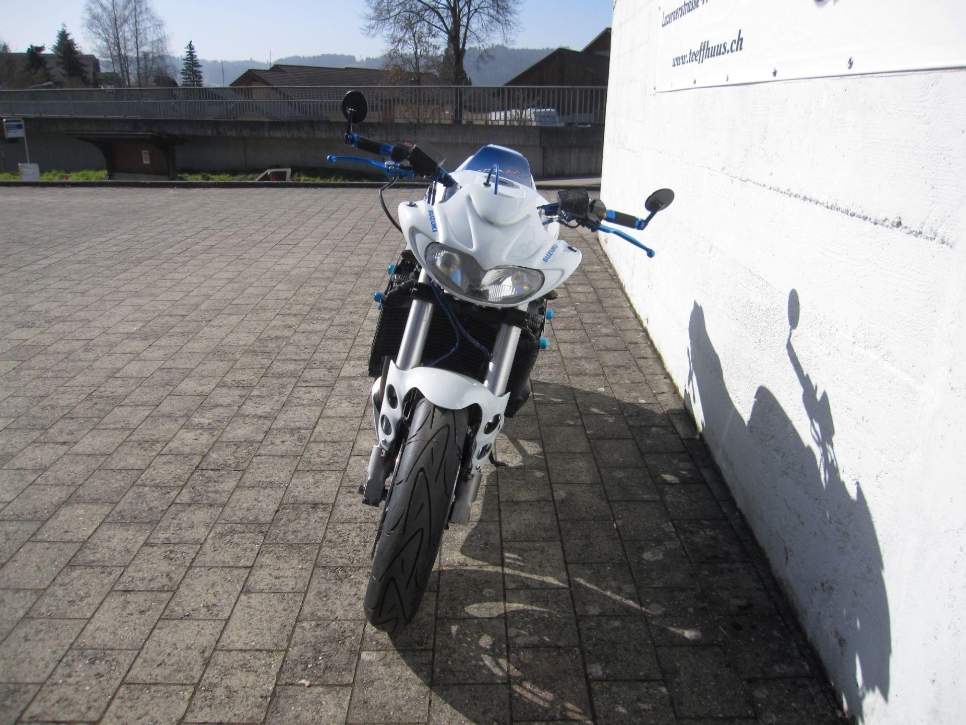 SUZUKI GSX-R 1100-showroom-element-1