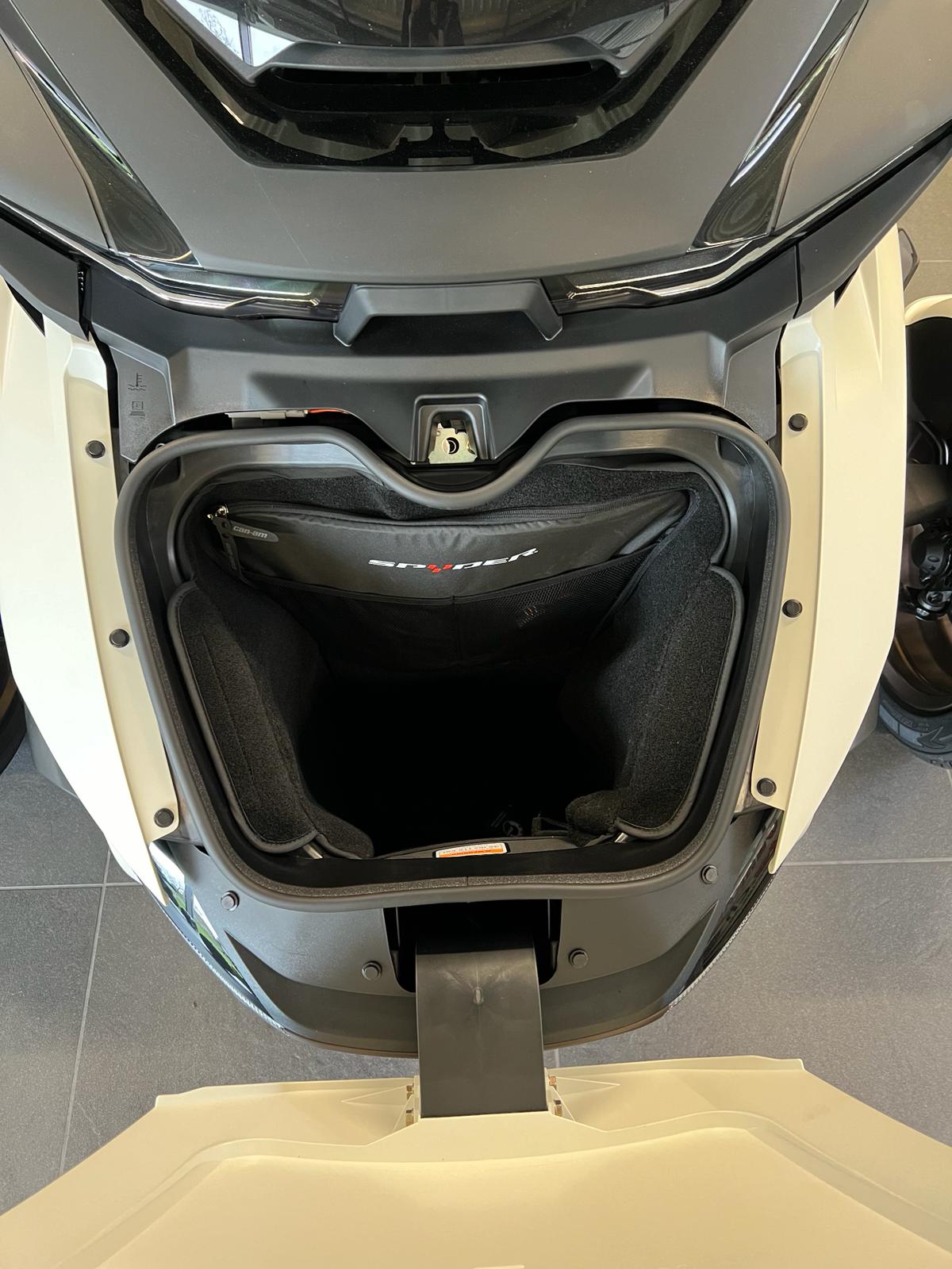 CAN-AM Spyder RT Sea-to-Sky SE06-image-15
