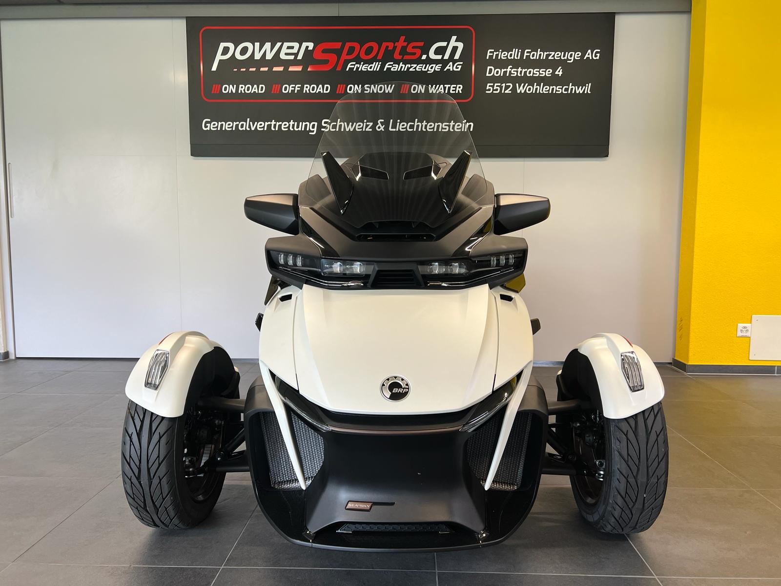 CAN-AM Spyder RT Sea-to-Sky SE06-showroom-element-2