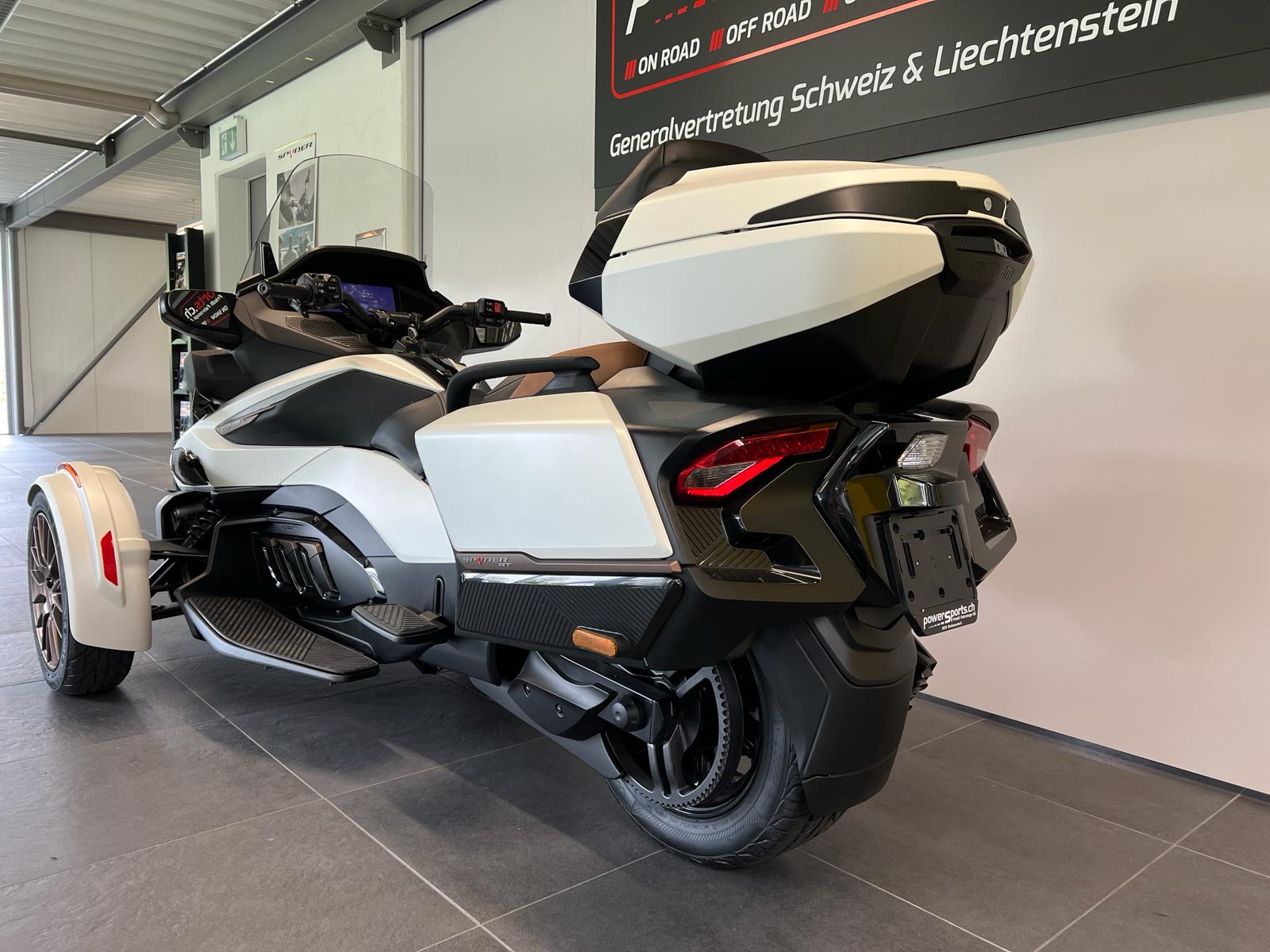 CAN-AM Spyder RT Sea-to-Sky SE06-image-5