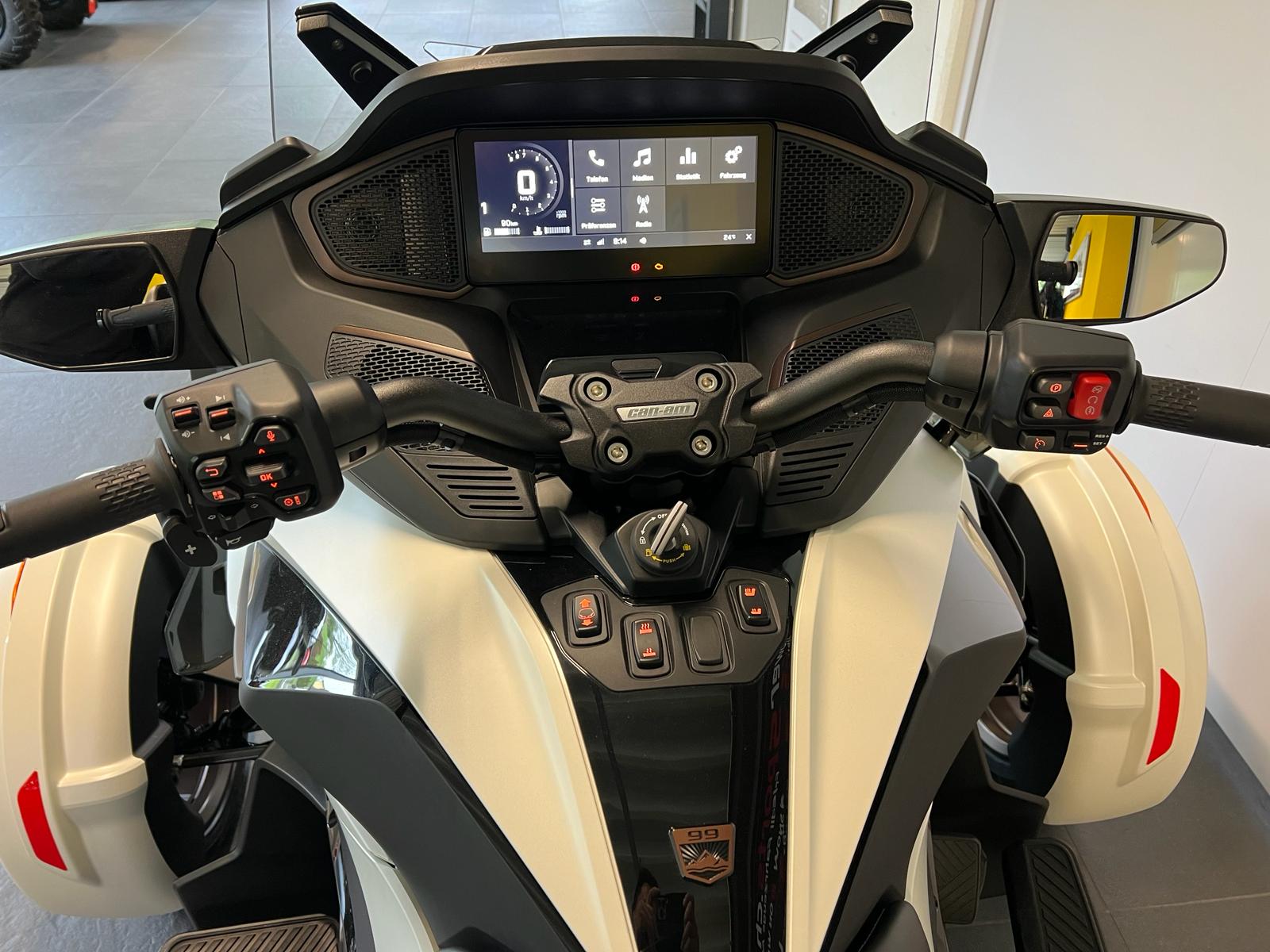 CAN-AM Spyder RT Sea-to-Sky SE06-image-10