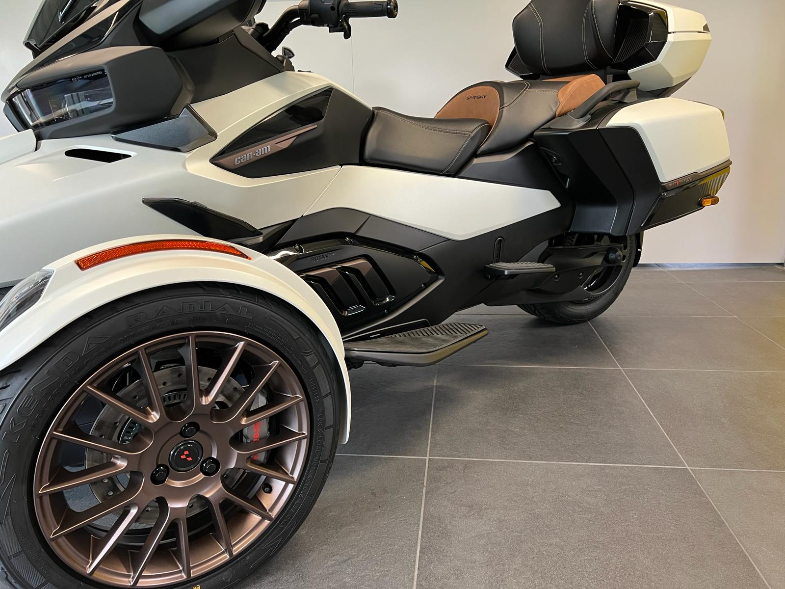 CAN-AM Spyder RT Sea-to-Sky SE06-image-6