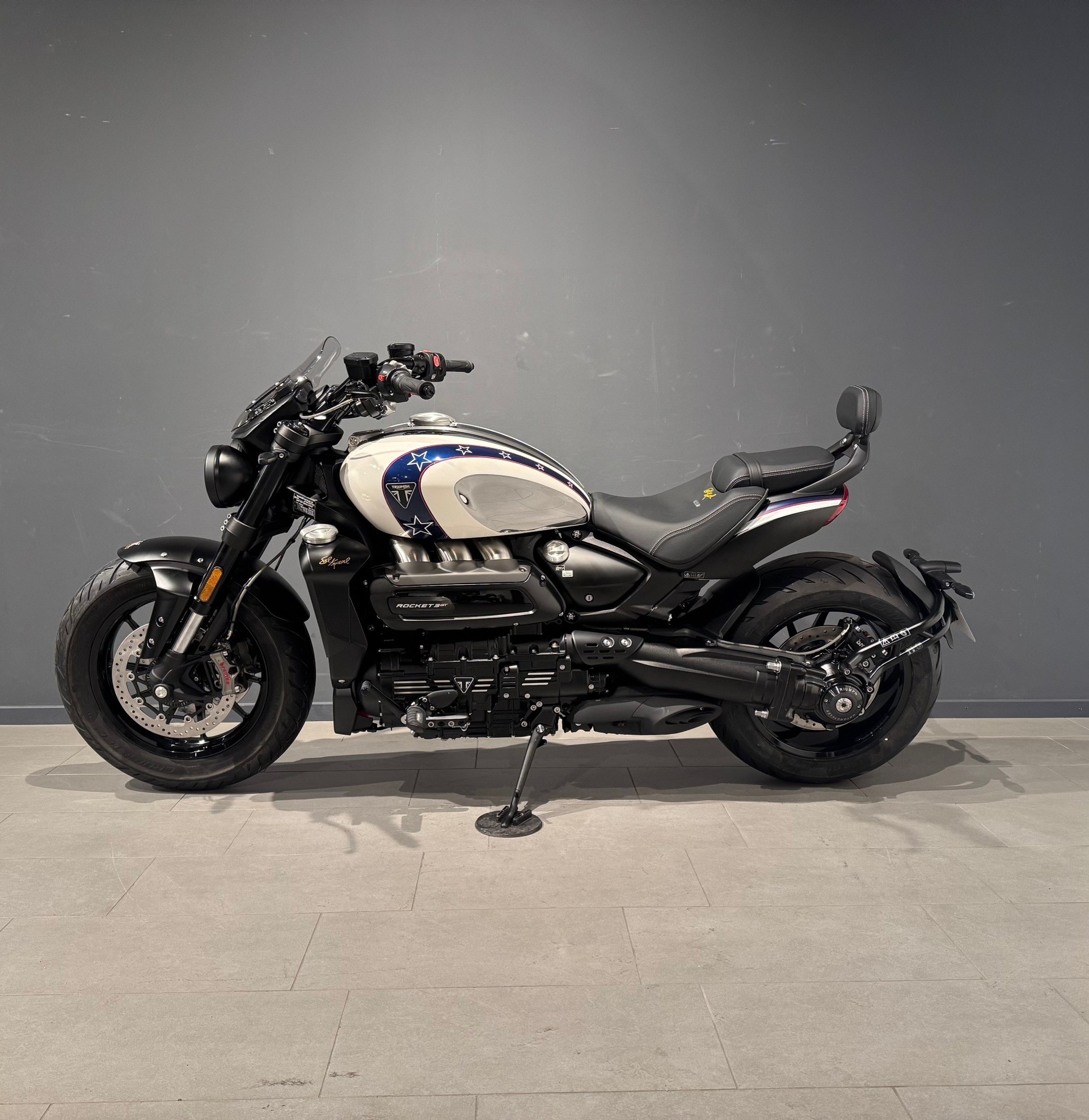 TRIUMPH Rocket 3 GT Storm-showroom-element-3