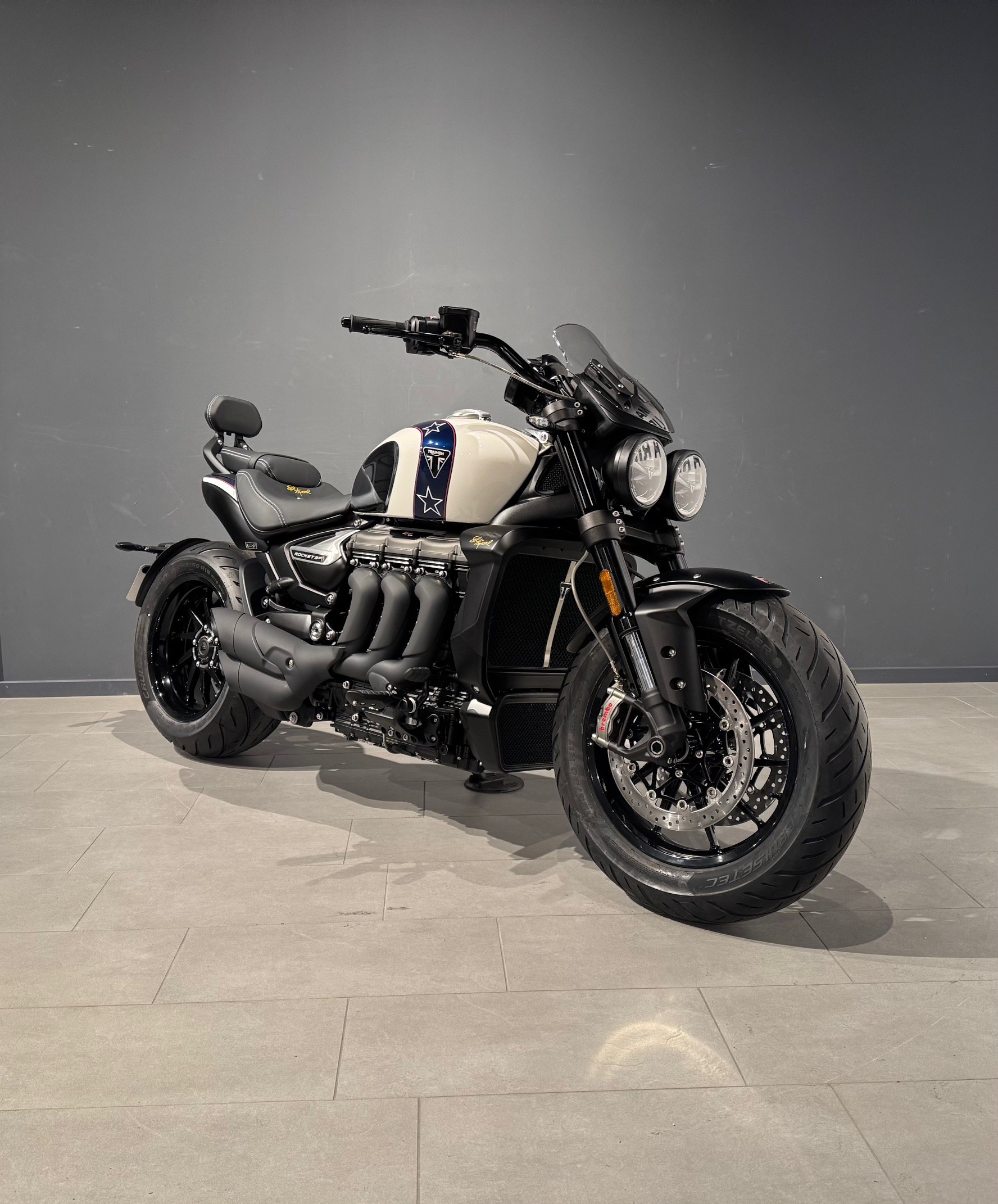 TRIUMPH Rocket 3 GT Storm-showroom-element-1