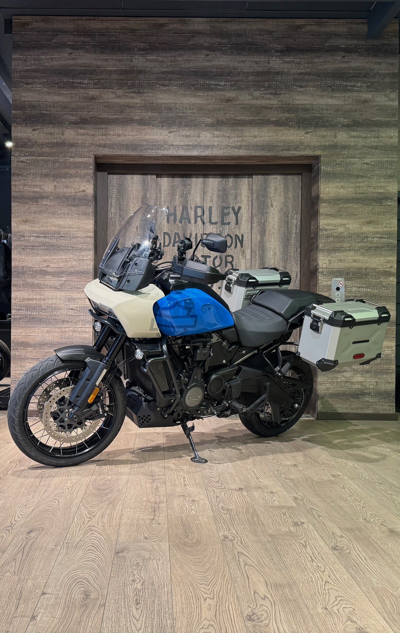 HARLEY-DAVIDSON RA Pan America 1250 Special-showroom-element-2