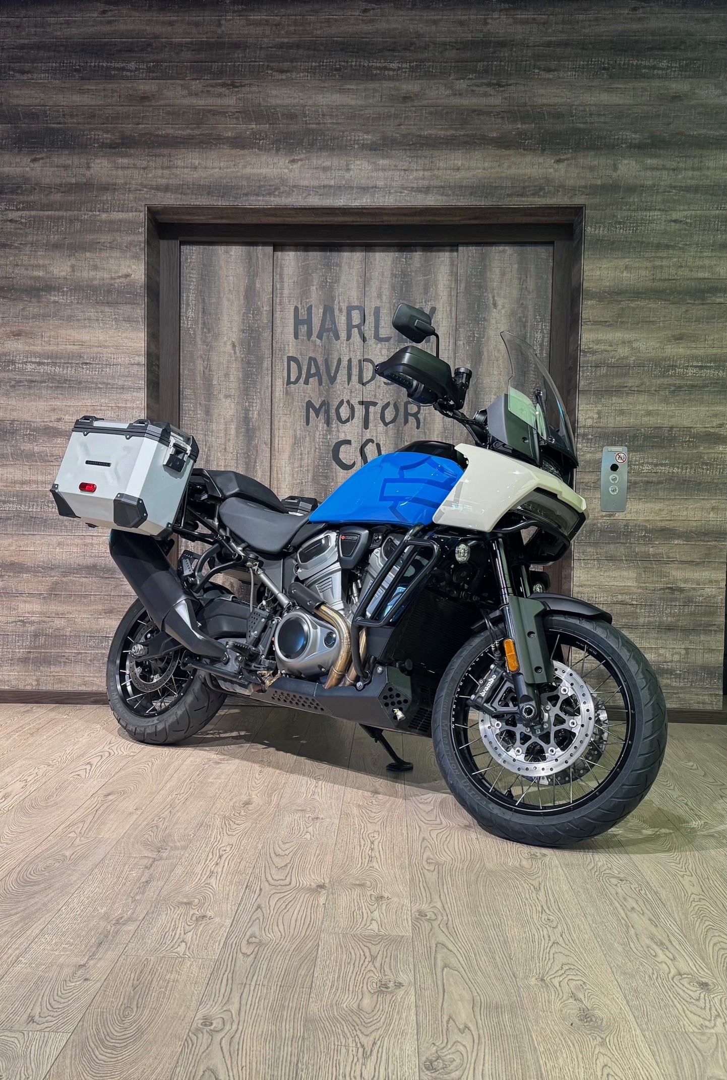 HARLEY-DAVIDSON RA Pan America 1250 Special-showroom-element-1