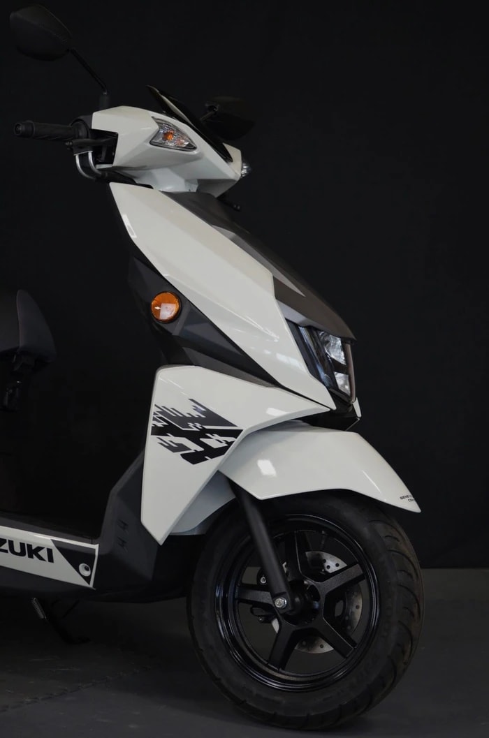 SUZUKI UN 125 Avenis-showroom-element-1