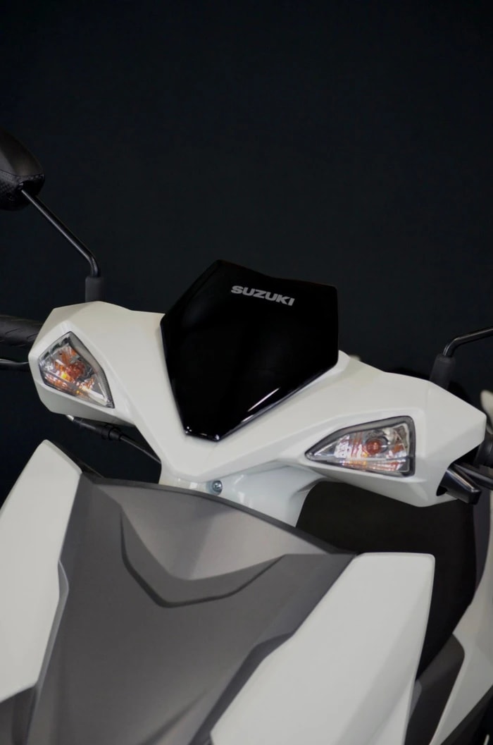 SUZUKI UN 125 Avenis-showroom-element-2
