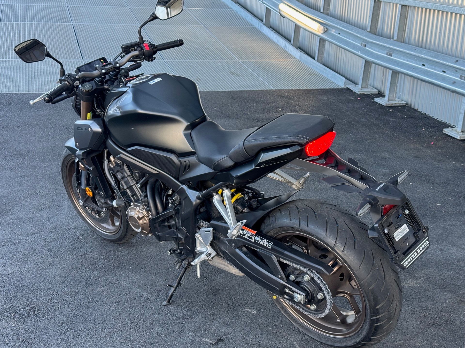 HONDA CB 650 R-showroom-element-3