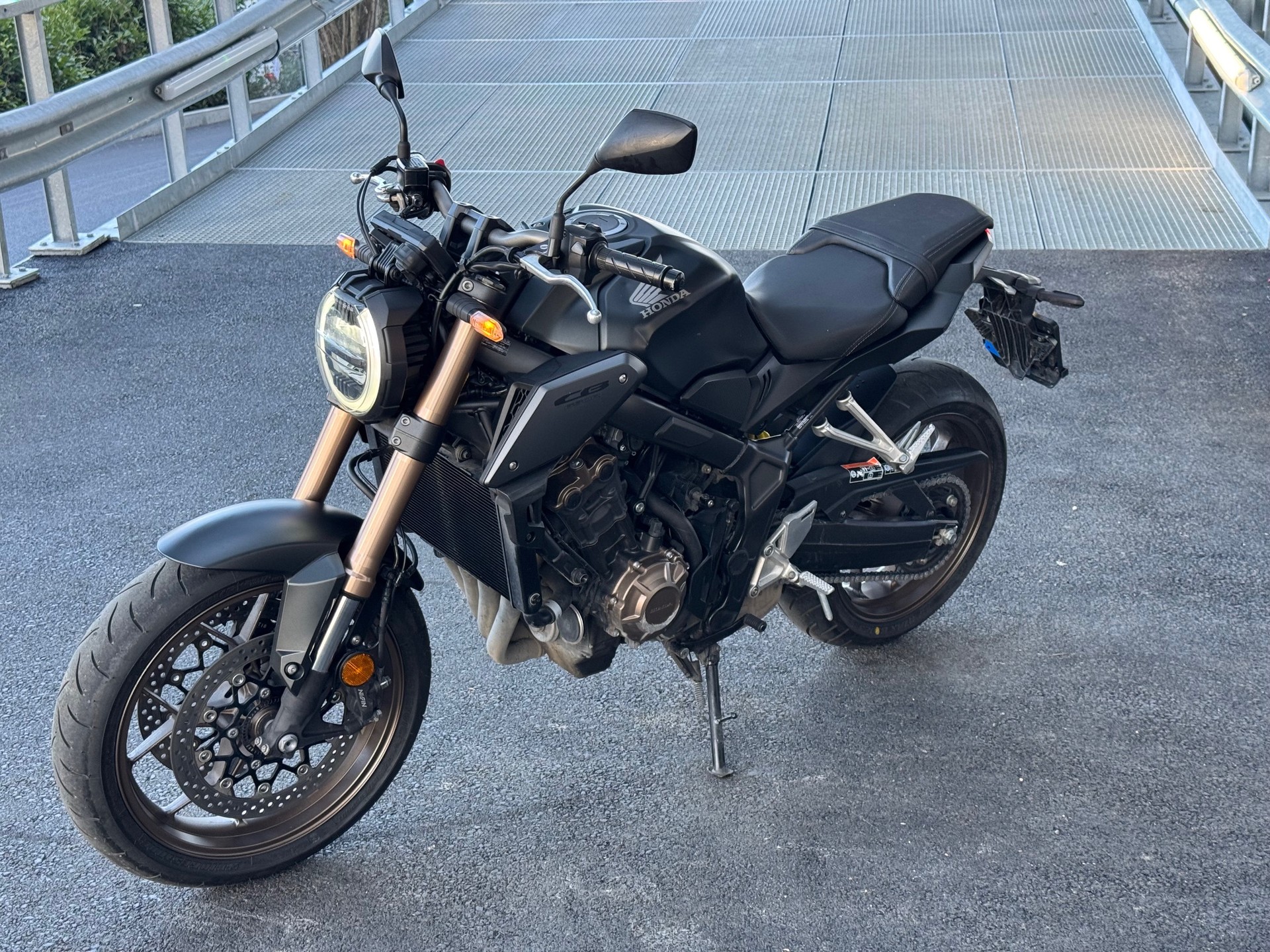 HONDA CB 650 R-showroom-element-1