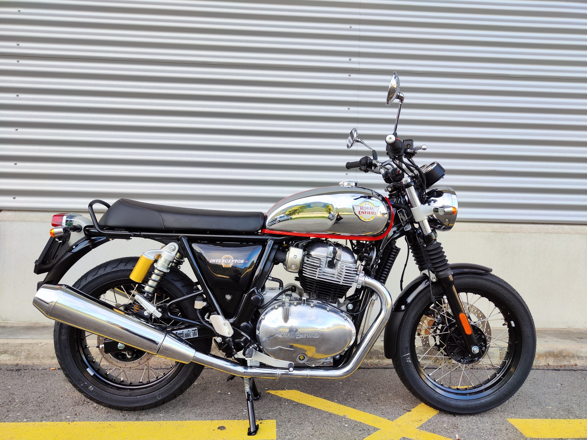 ROYAL ENFIELD Interceptor 650  Custom