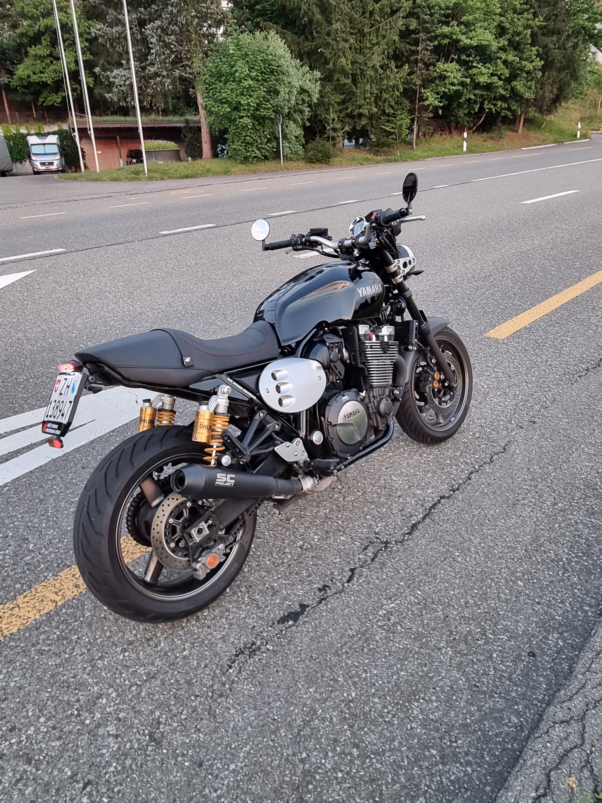 YAMAHA XJR 1300-image-2