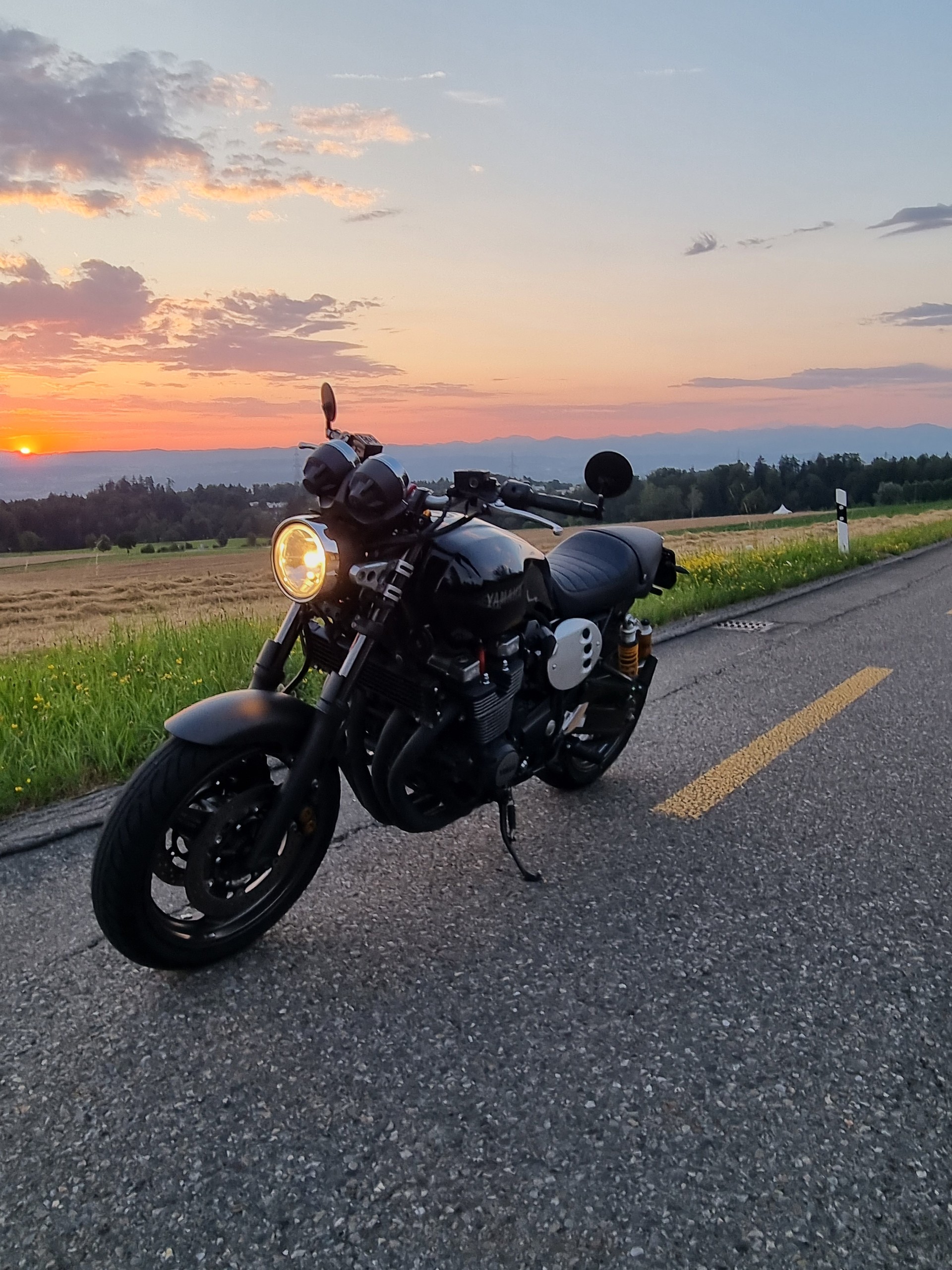 YAMAHA XJR 1300-image-0