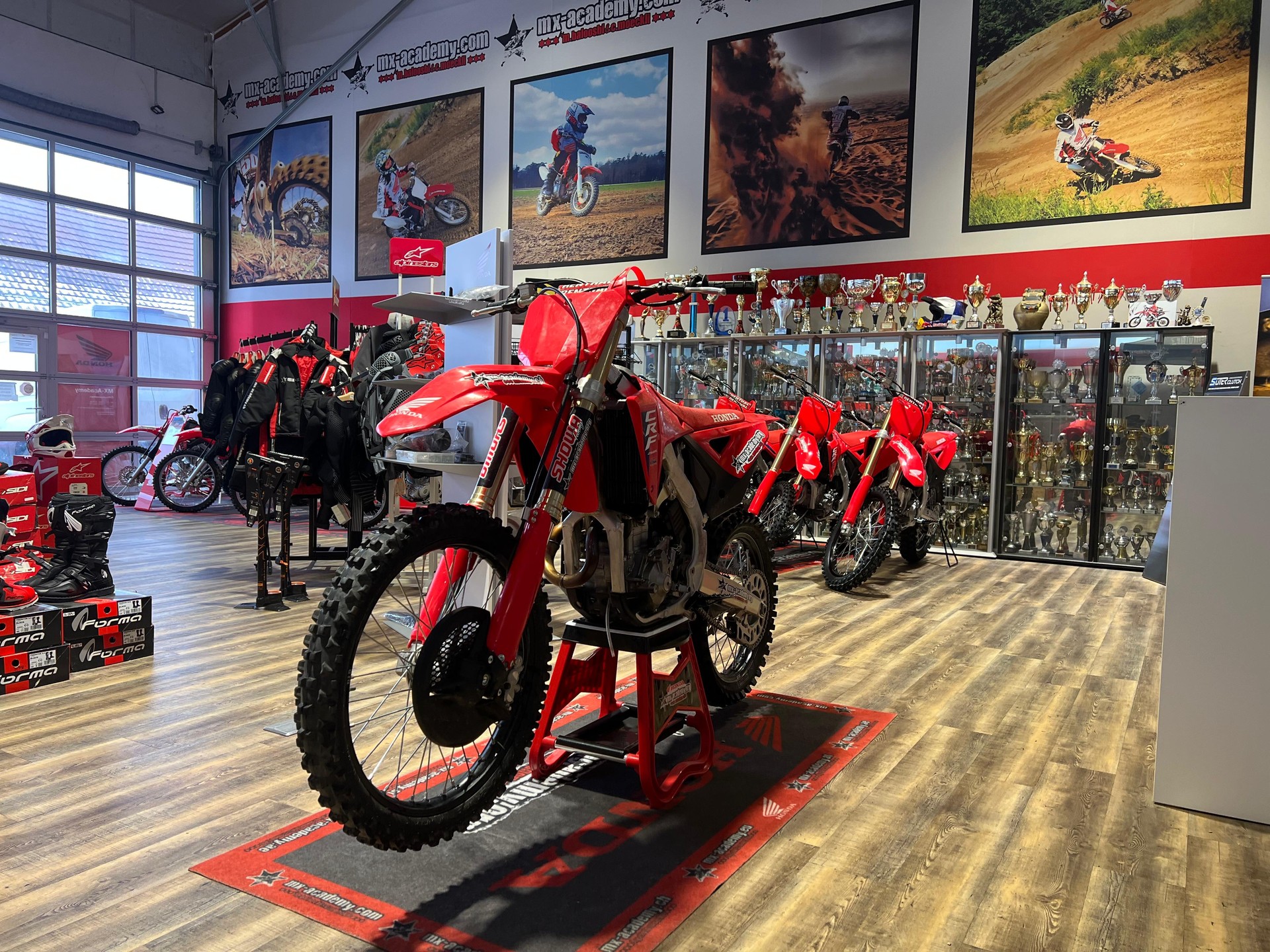HONDA ** CRF250R ** **2025** Vorführmodell-showroom-element-1