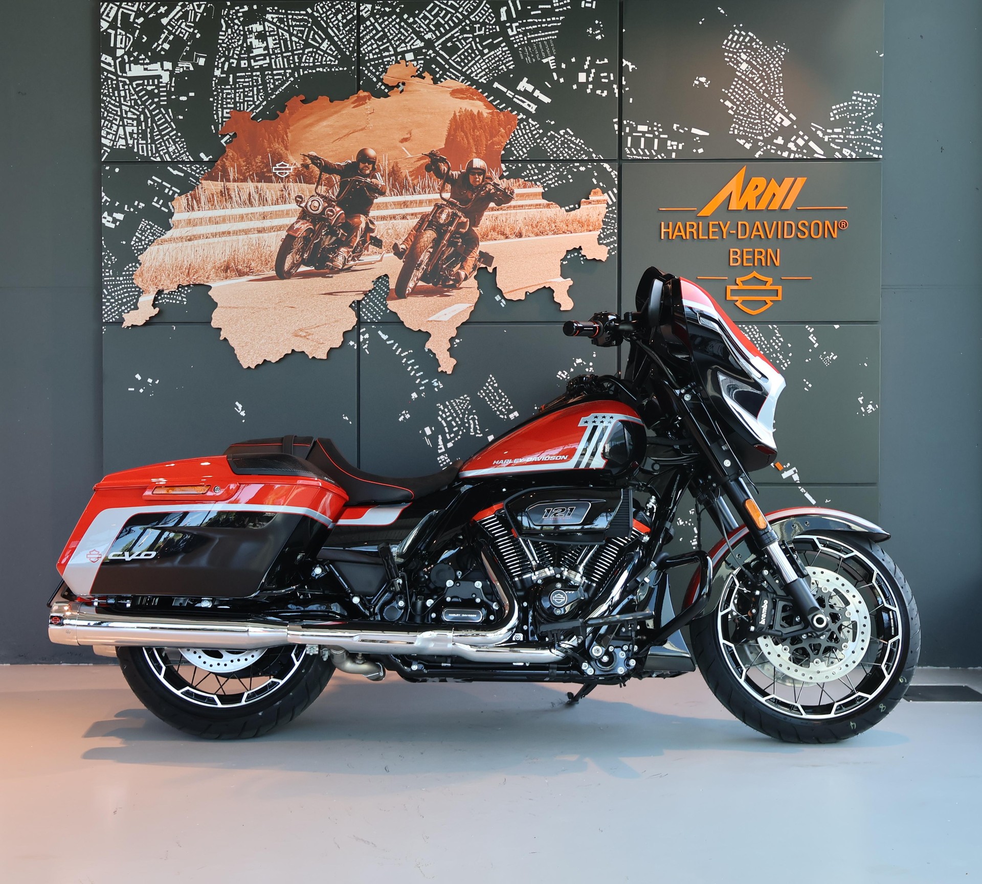 HARLEY-DAVIDSON FLHXSE Street Glide CVO 121