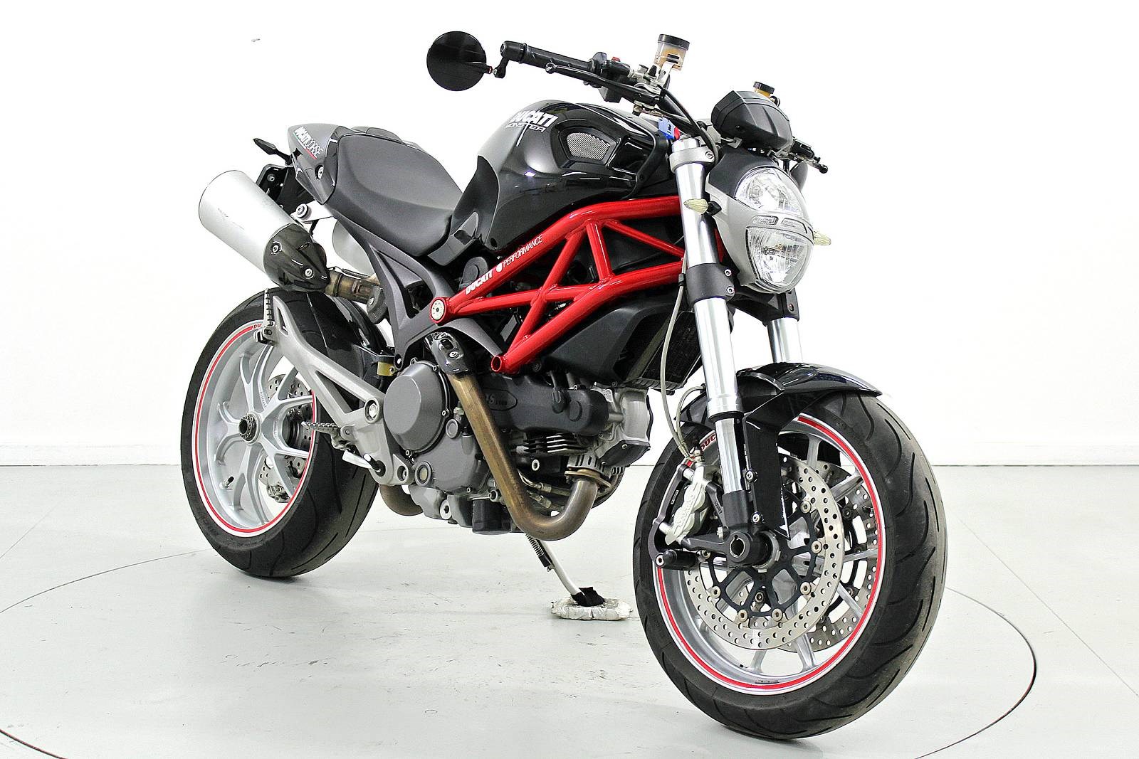 DUCATI Monster 1100-showroom-element-1