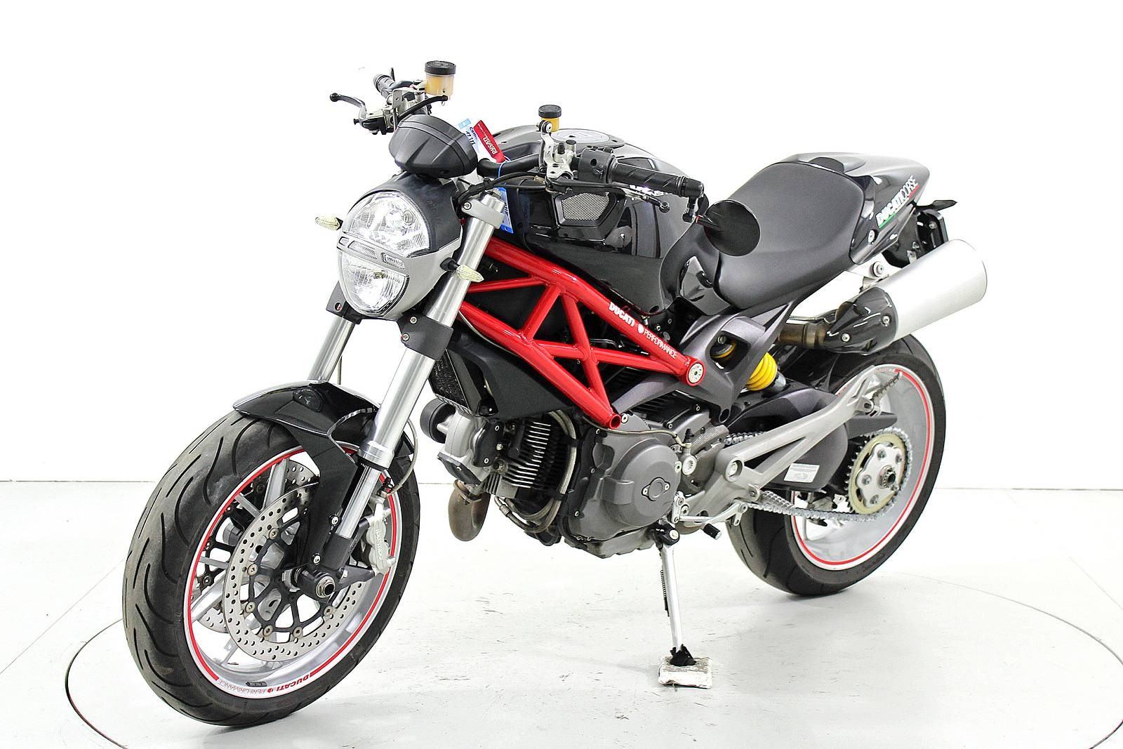 DUCATI Monster 1100-showroom-element-2
