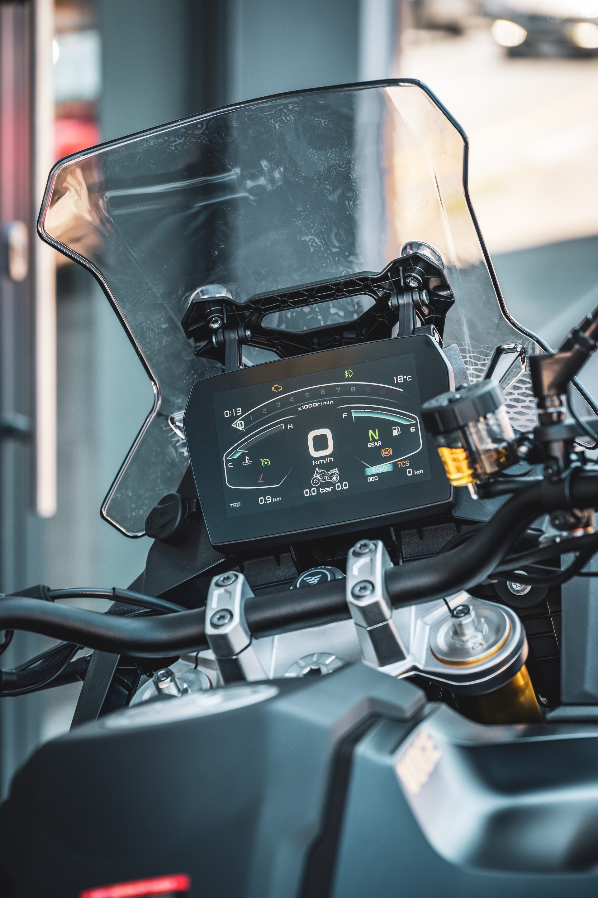 VOGE 900DSX Black Knight-showroom-element-2