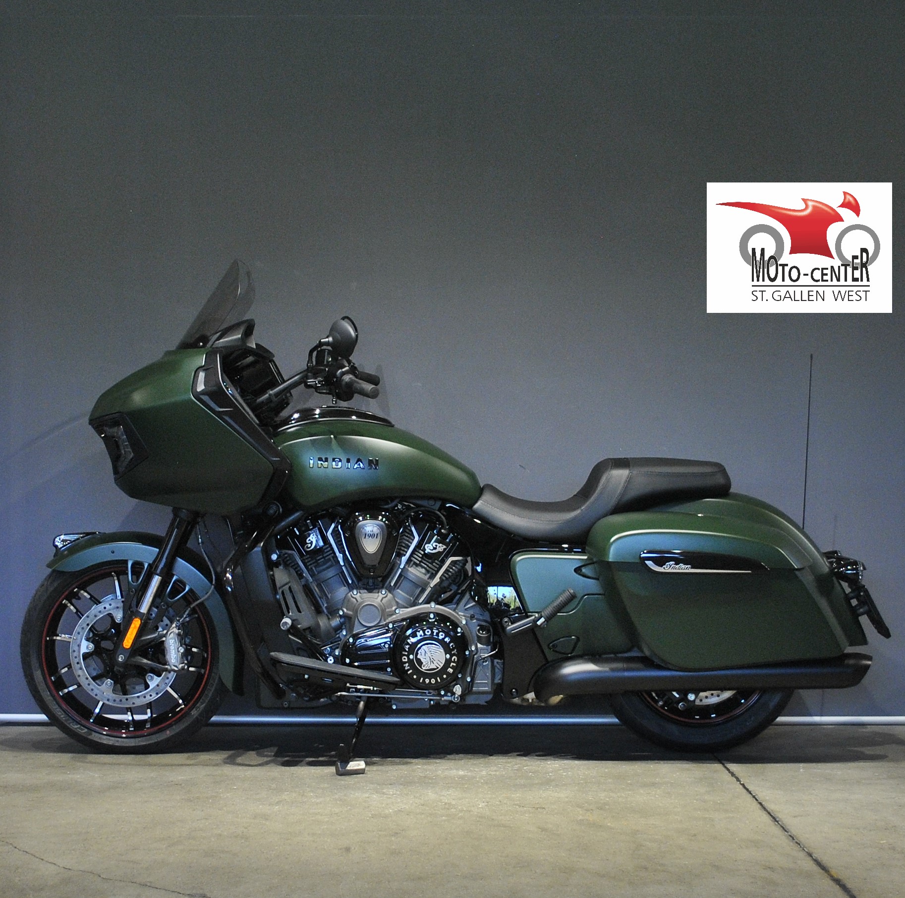 INDIAN Challenger Dark Horse-showroom-element-2