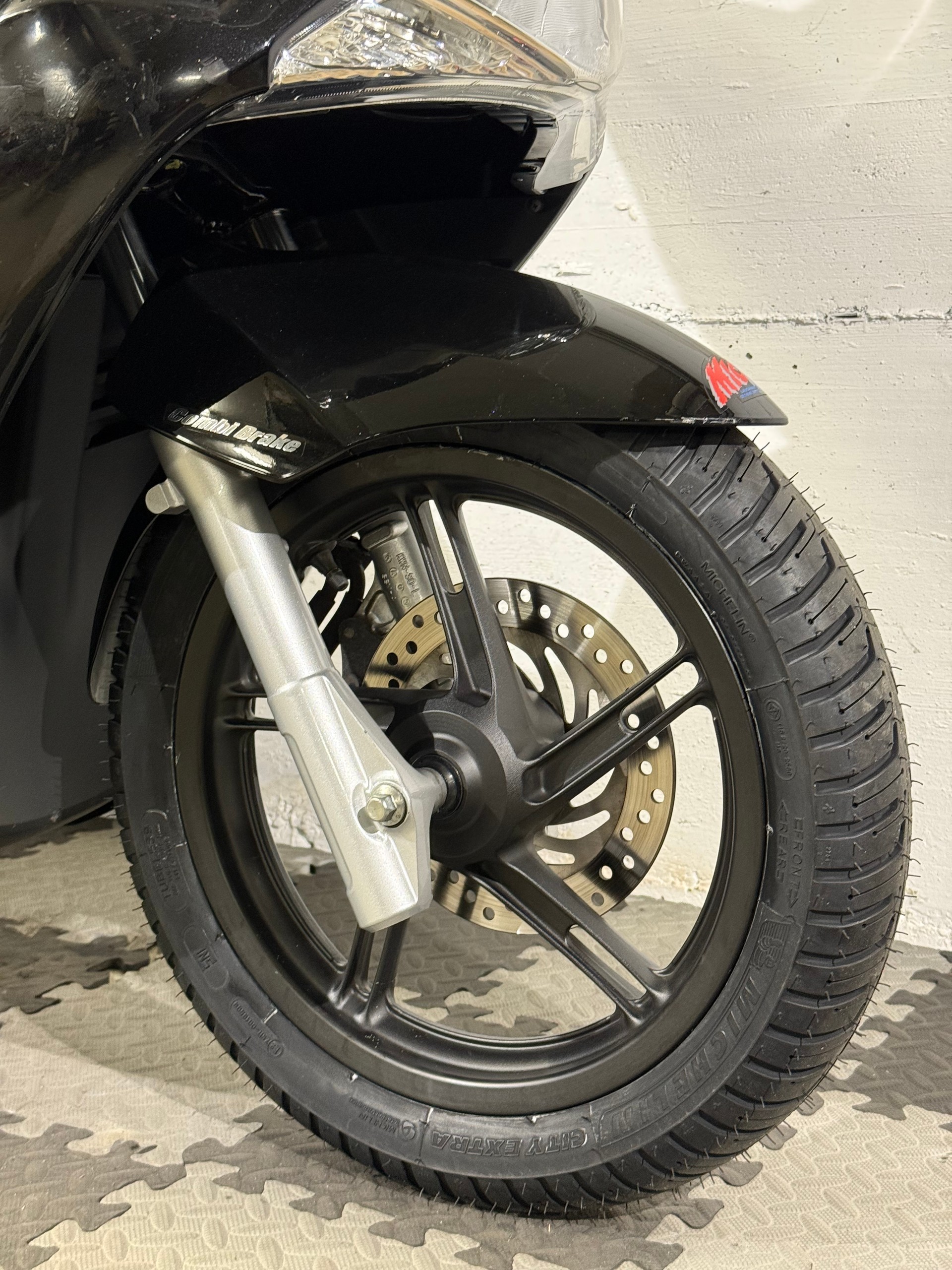 HONDA PCX 125 i-showroom-element-1