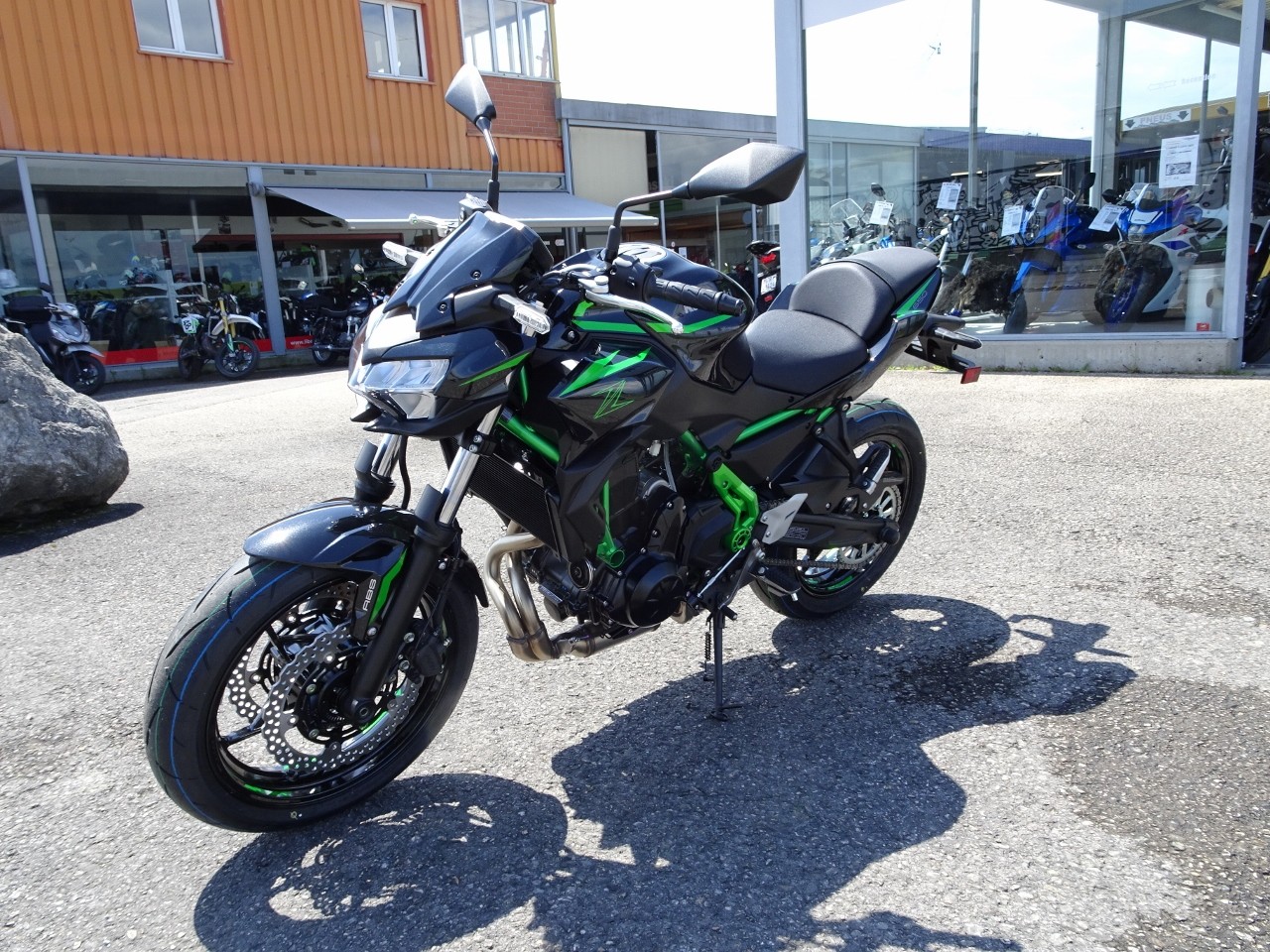KAWASAKI Z 650 (35kW)-showroom-element-3