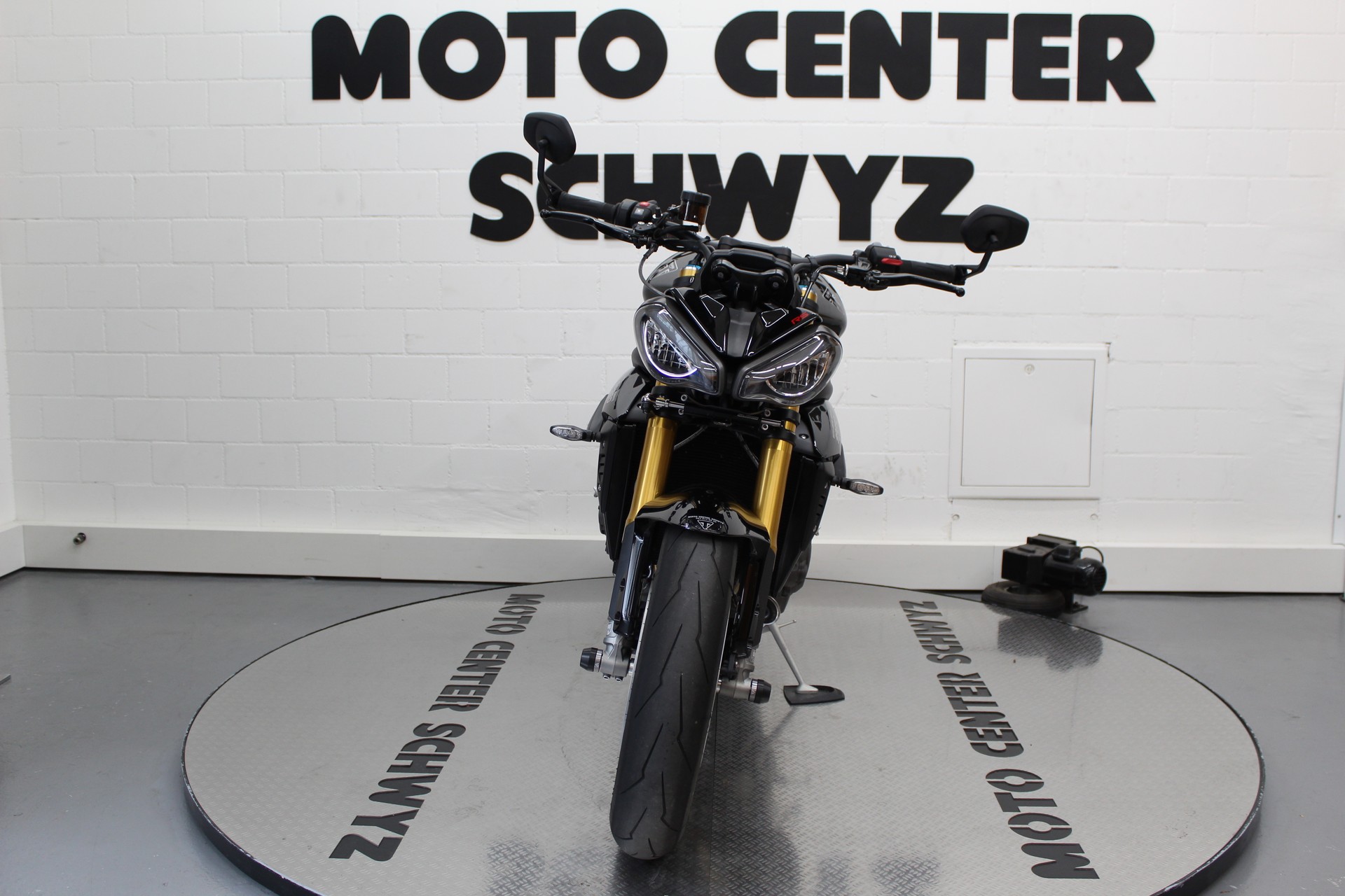 TRIUMPH Speed Triple 1200 RS-showroom-element-2