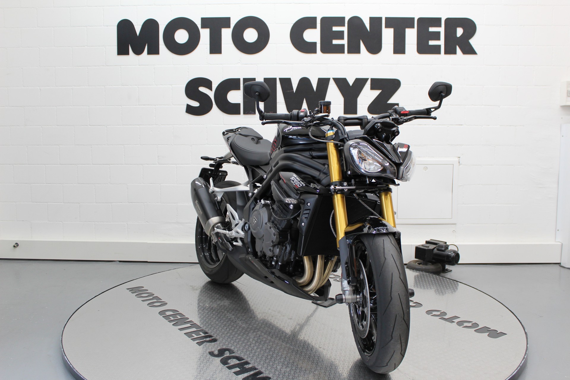 TRIUMPH Speed Triple 1200 RS-showroom-element-1
