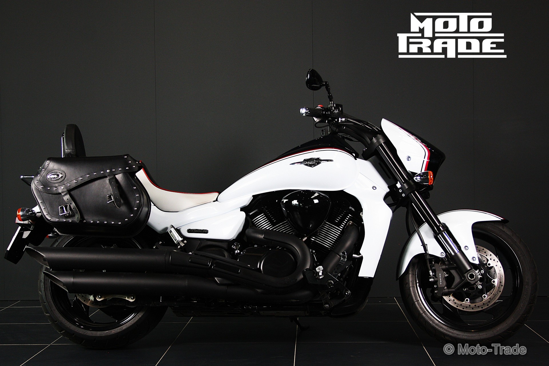 SUZUKI M 1800 R-showroom-element-1