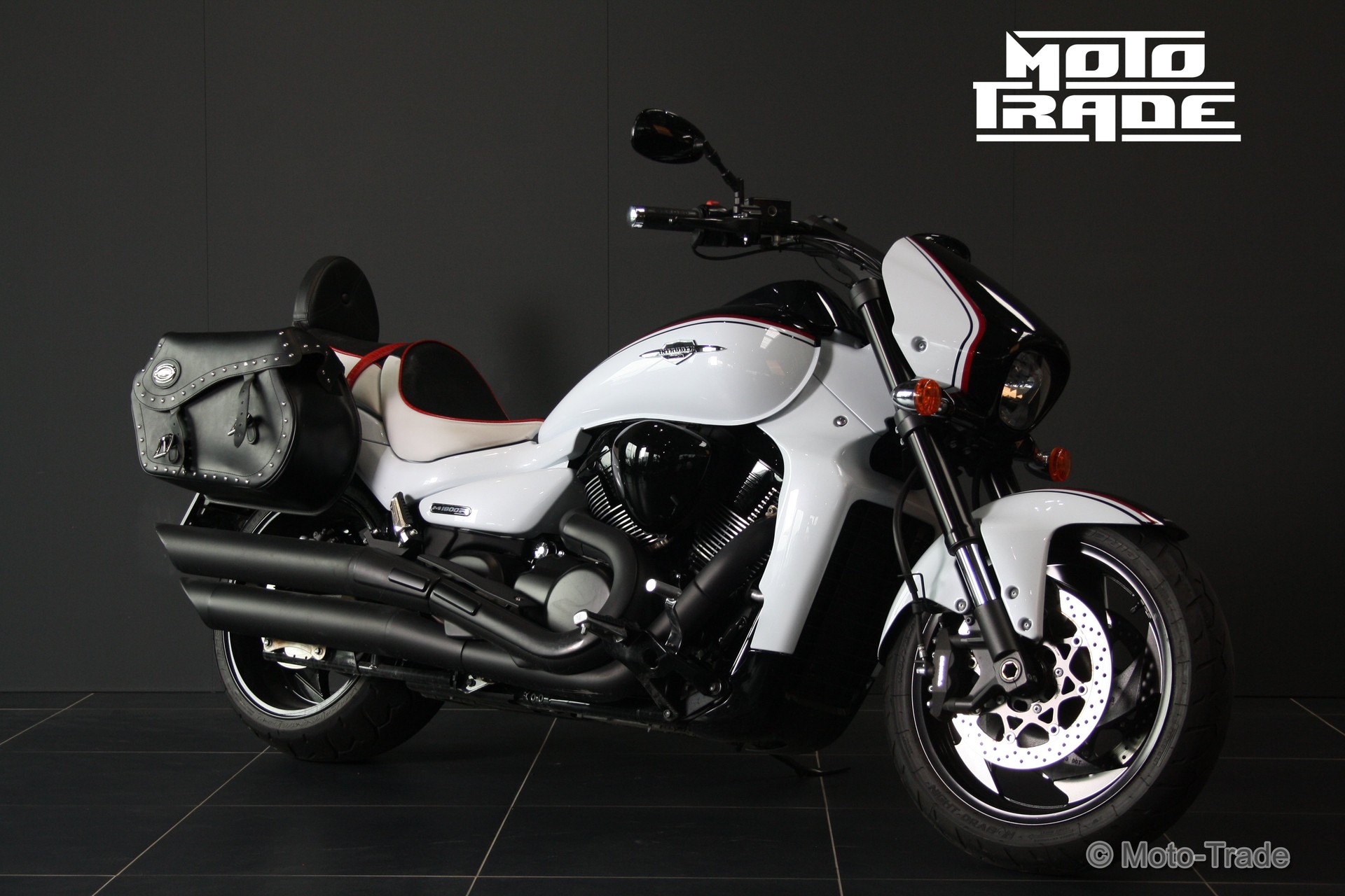 SUZUKI M 1800 R