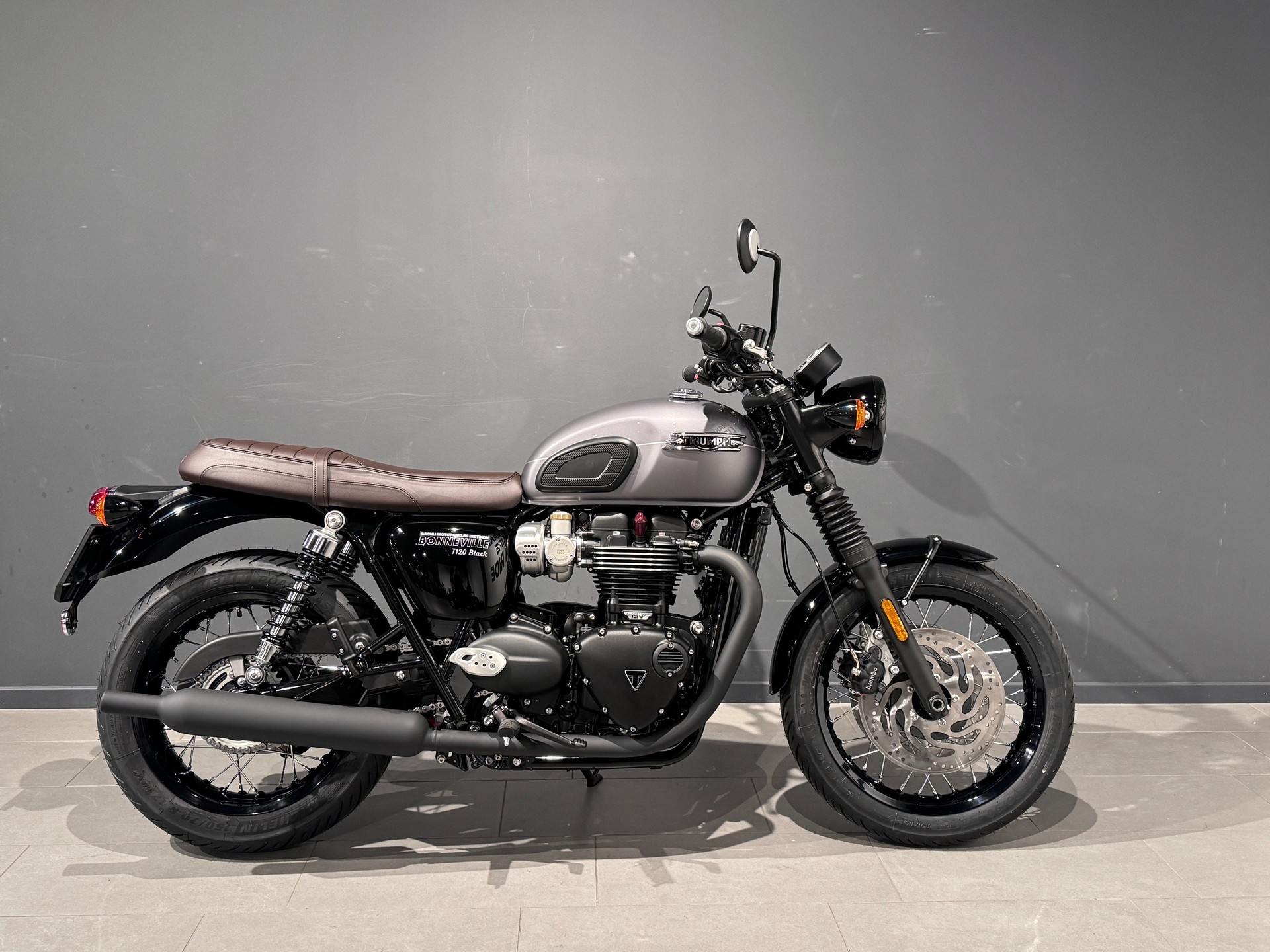 TRIUMPH Bonneville T120 Black