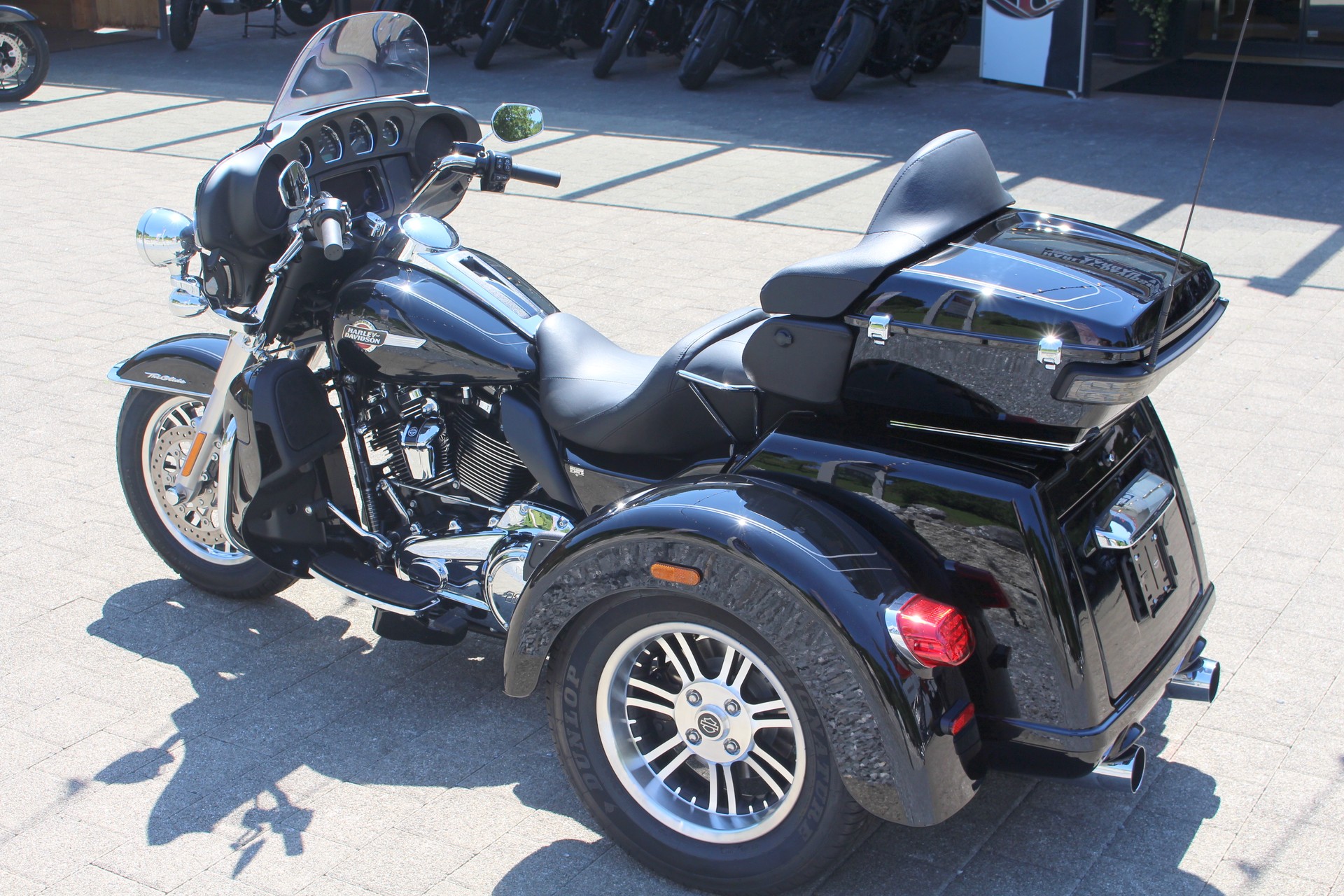 HARLEY-DAVIDSON FLHTCUTG Tri Glide Ultra 114-showroom-element-3