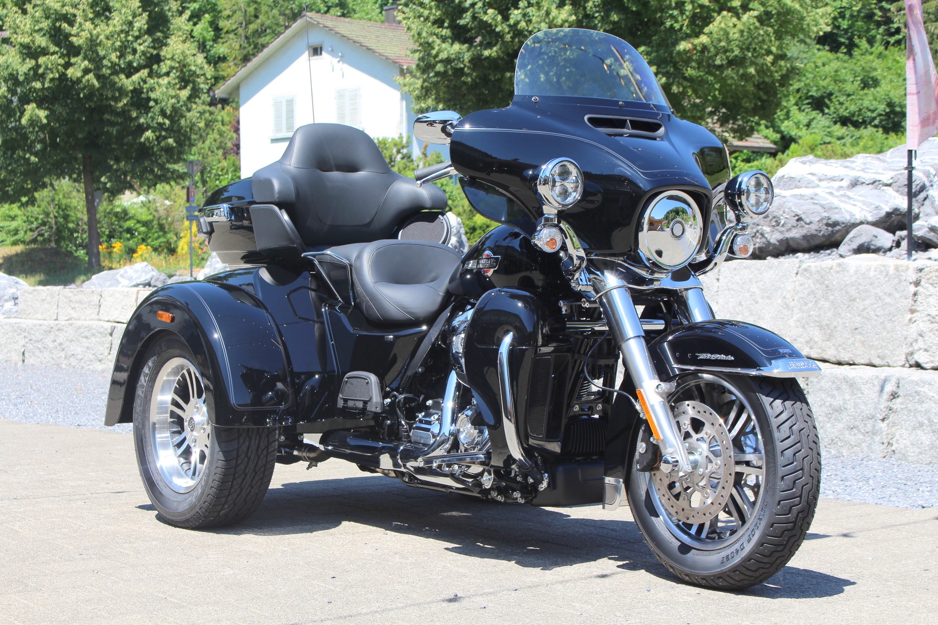 HARLEY-DAVIDSON FLHTCUTG Tri Glide Ultra 114-showroom-element-1