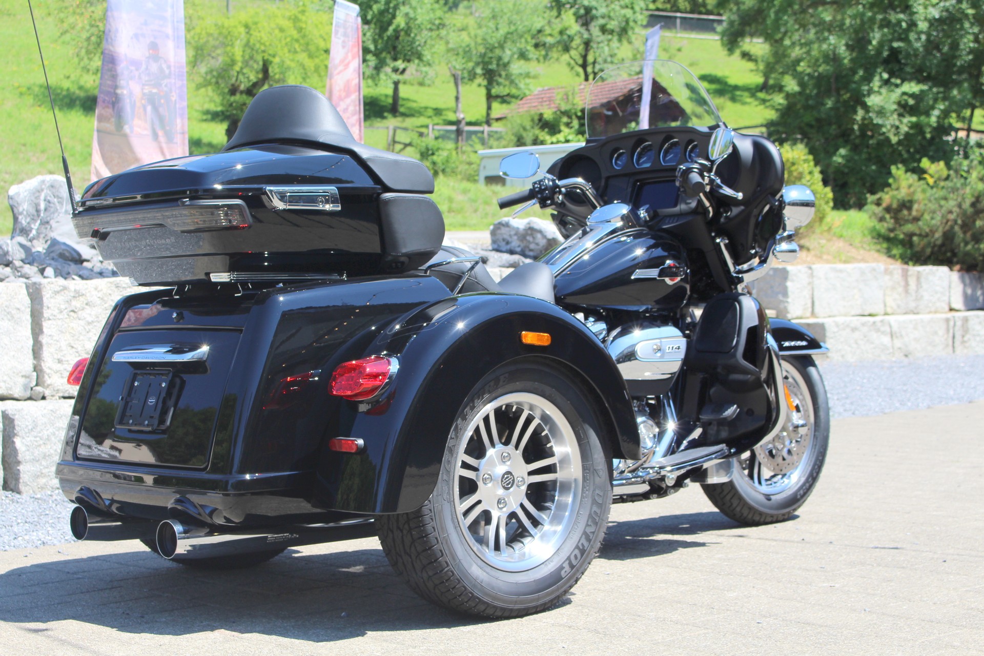 HARLEY-DAVIDSON FLHTCUTG Tri Glide Ultra 114-showroom-element-2