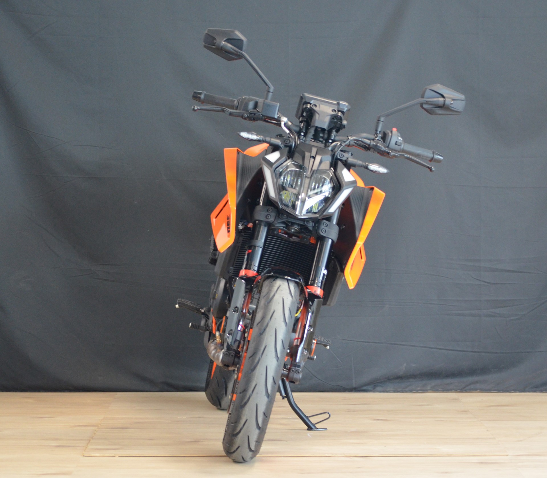 KTM 390 Duke-showroom-element-2