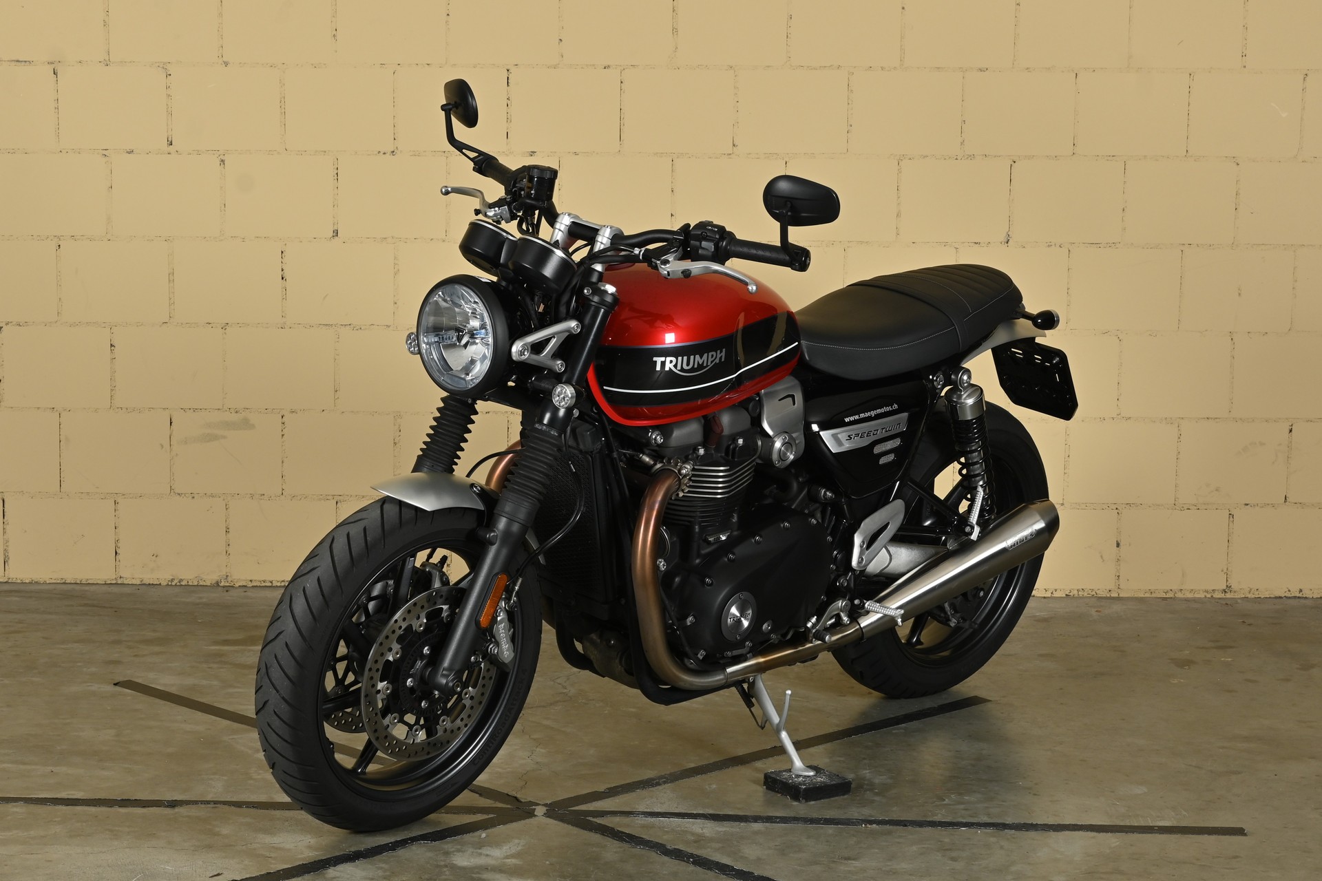 TRIUMPH Speed Twin 1200-showroom-element-3