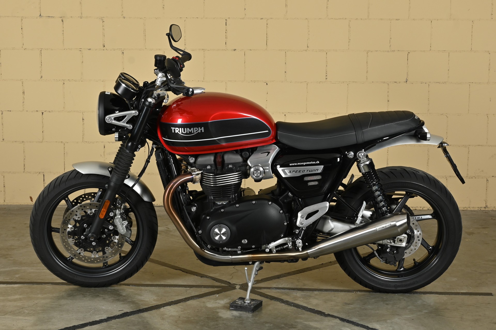 TRIUMPH Speed Twin 1200-showroom-element-2