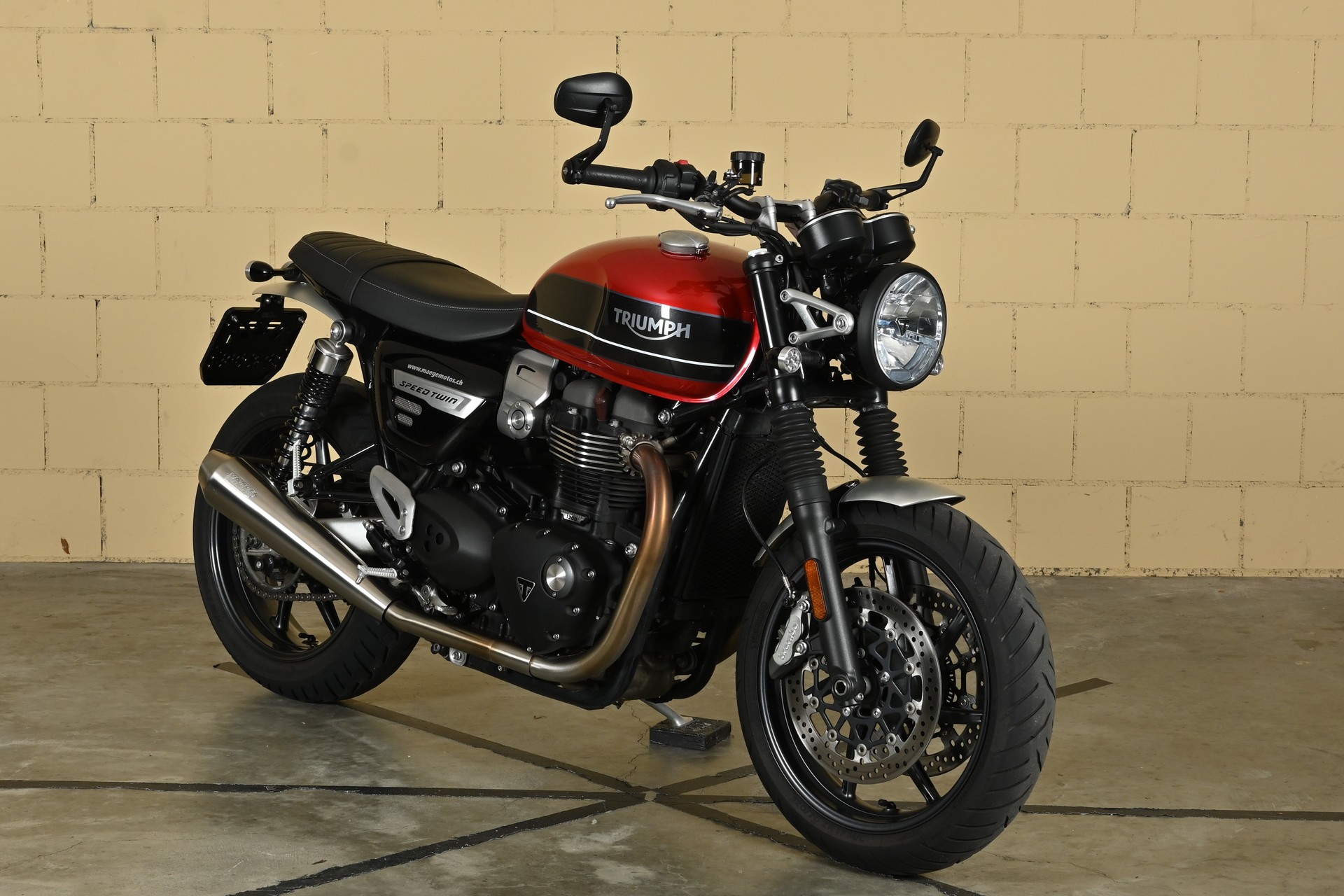 TRIUMPH Speed Twin 1200-showroom-element-1