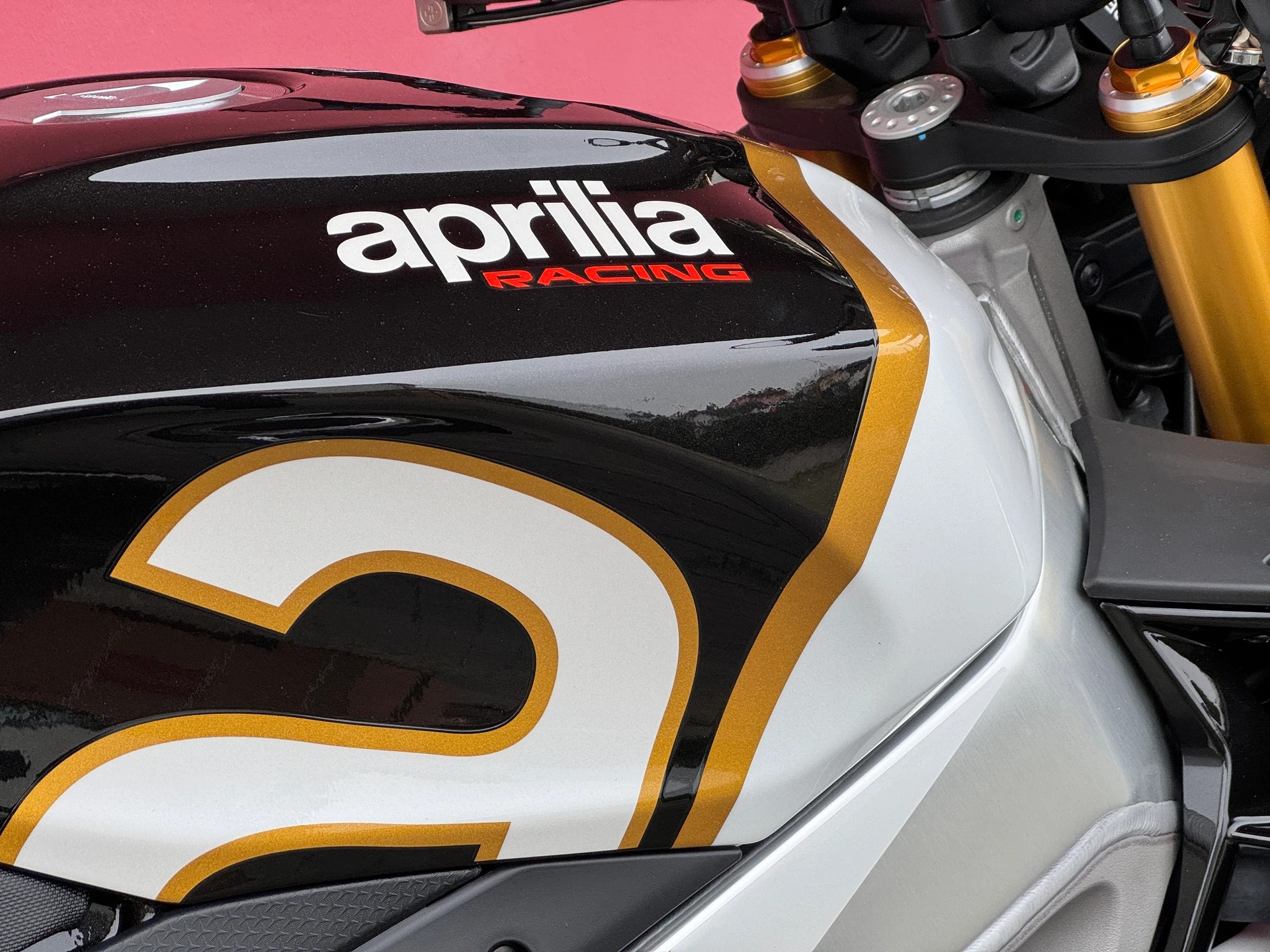 APRILIA Tuono V4 1100 Factory - 4 Jahre Garantie-showroom-element-3