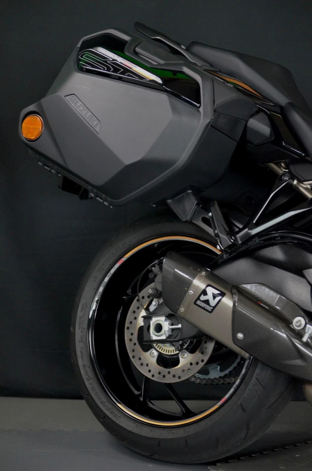 SUZUKI GSX-S 1000 GT Travel-showroom-element-2