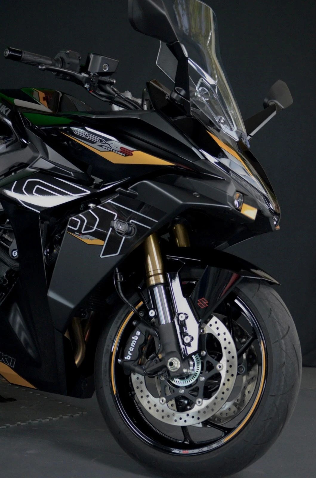 SUZUKI GSX-S 1000 GT Travel-showroom-element-1